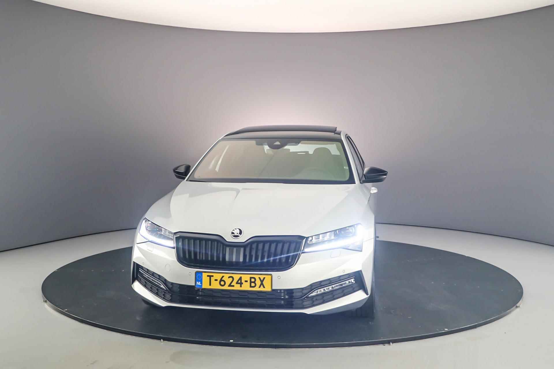 Škoda Superb Sportline Business 1.5 TSI 150pk DSG Automaat Panoramadak, Adaptive cruise control, Navigatie, LED matrix verlichting, Achteruitrijcamera, Stoelverwarming, Airco, Parkeersensoren, Elektrische achterklep - 9/51