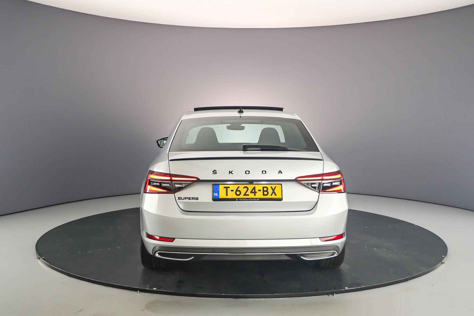 Škoda Superb Sportline Business 1.5 TSI 150pk DSG Automaat Panoramadak, Adaptive cruise control, Navigatie, LED matrix verlichting, Achteruitrijcamera, Stoelverwarming, Airco, Parkeersensoren, Elektrische achterklep - 10/51