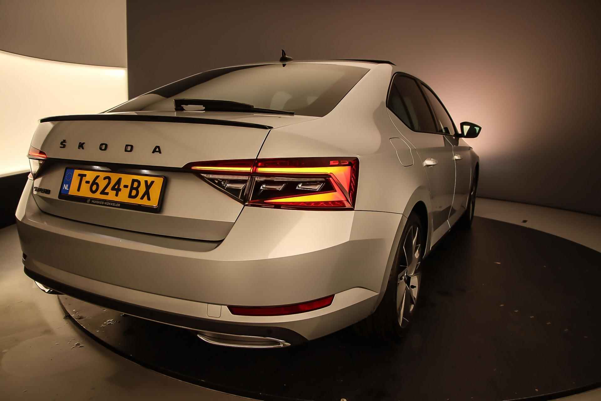 Škoda Superb Sportline Business 1.5 TSI 150pk DSG Automaat Panoramadak, Adaptive cruise control, Navigatie, LED matrix verlichting, Achteruitrijcamera, Stoelverwarming, Airco, Parkeersensoren, Elektrische achterklep - 46/51