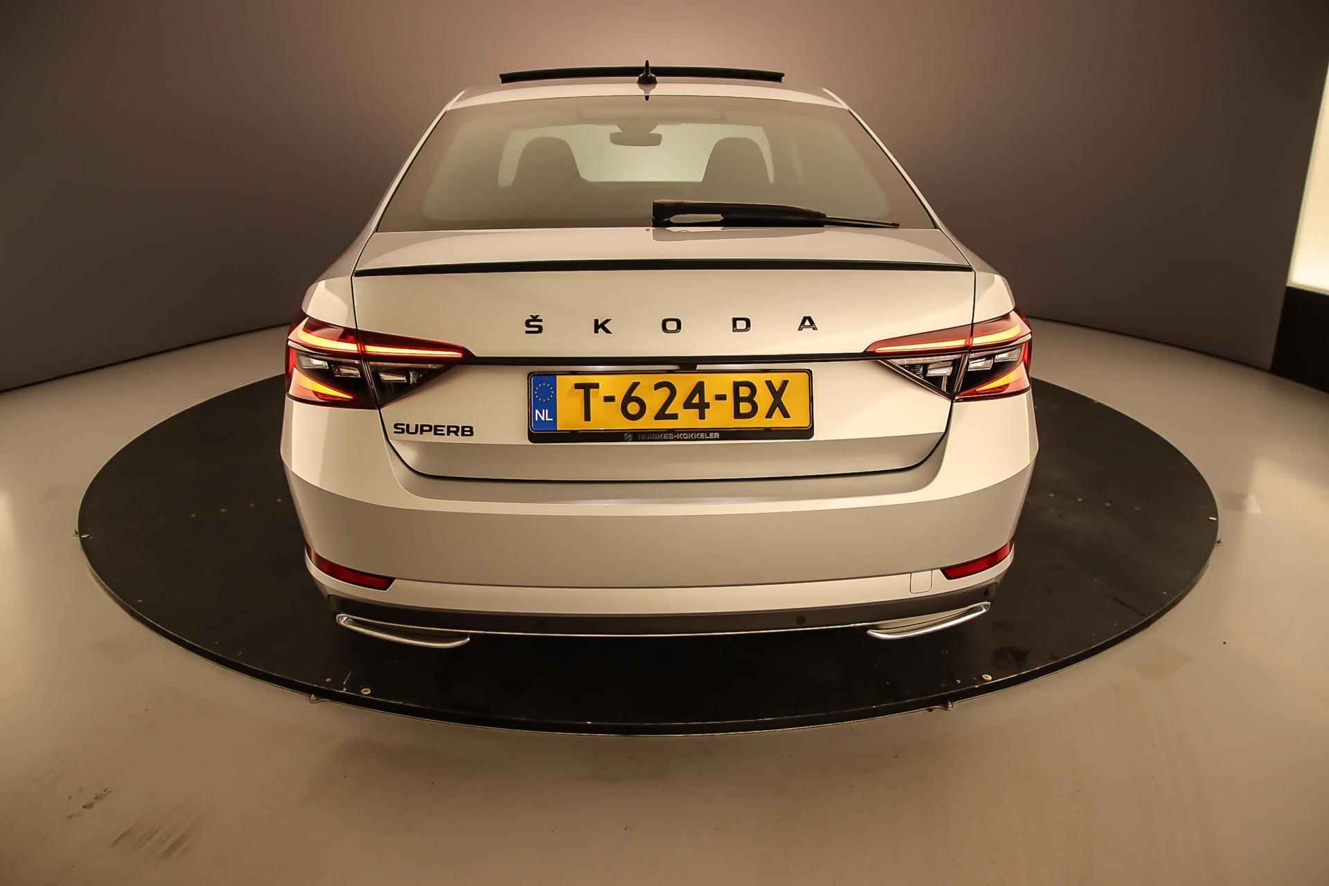 Škoda Superb Sportline Business 1.5 TSI 150pk DSG Automaat Panoramadak, Adaptive cruise control, Navigatie, LED matrix verlichting, Achteruitrijcamera, Stoelverwarming, Airco, Parkeersensoren, Elektrische achterklep - 47/51