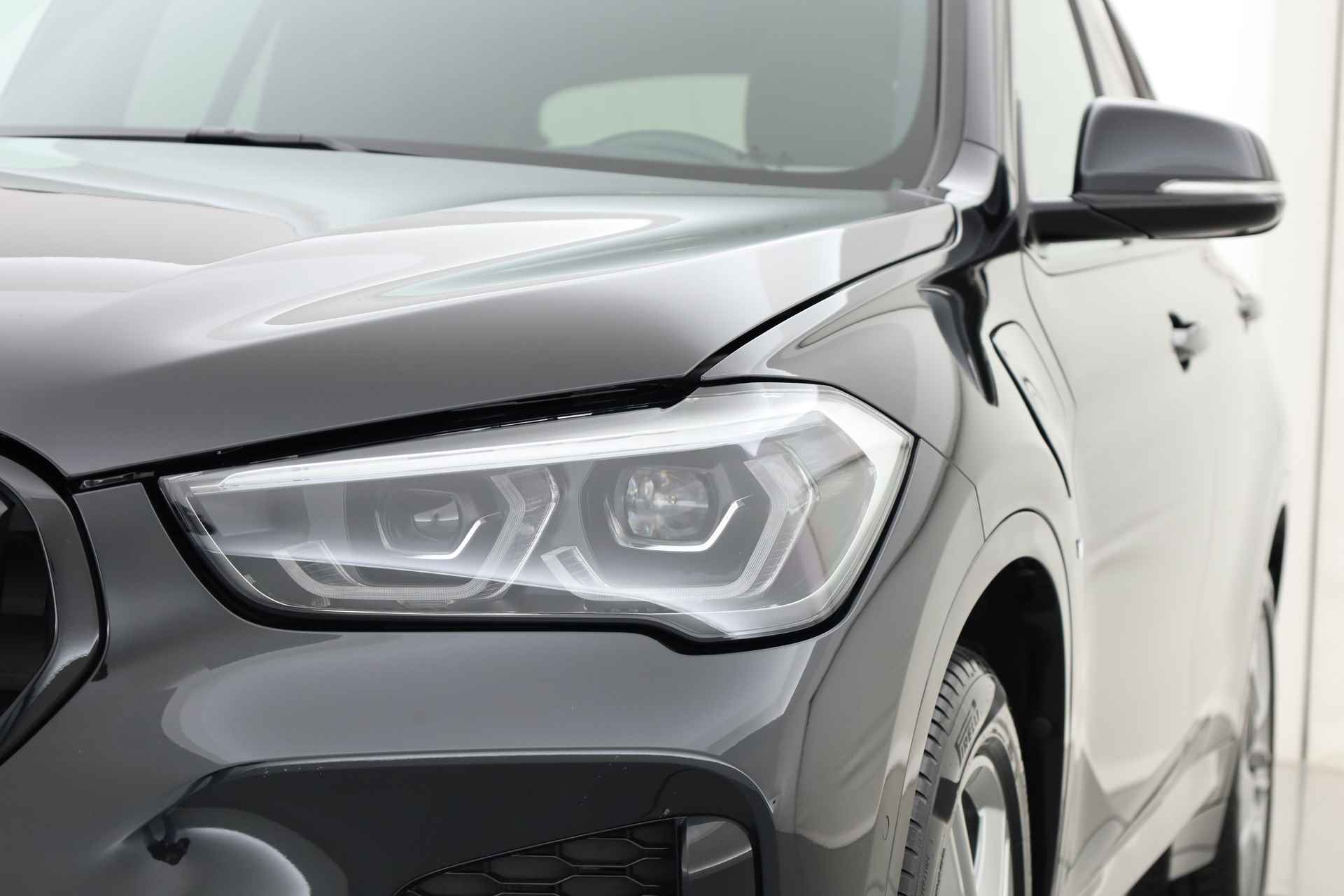 BMW X1 xDrive25e M Sport | Navi | Camera | Afn. Trekhaak | 18" | LED | Stoelverw. | - 22/27