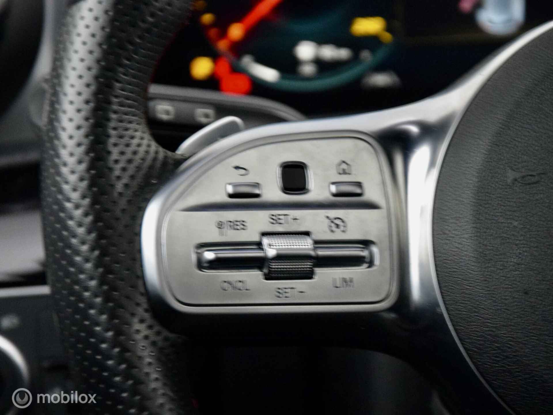 Mercedes A-klasse 180 AMG Line Automaat Panoramadak - 20/24