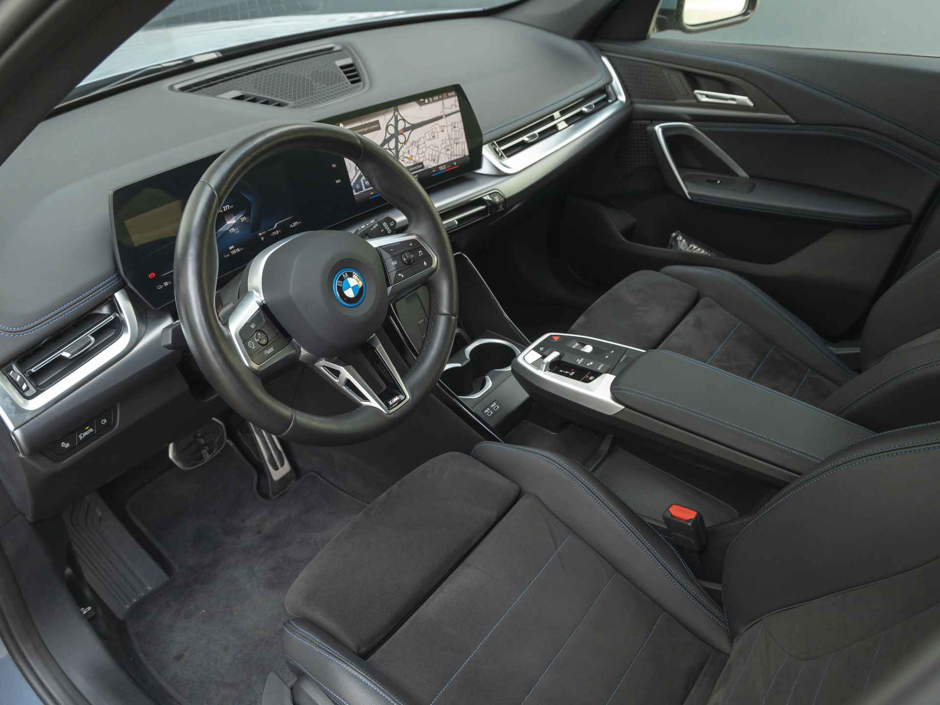 BMW iX1 xDrive30 M-Sport - Trekhaak - Driving Ass - Camera - Adapt. LED - 12/40