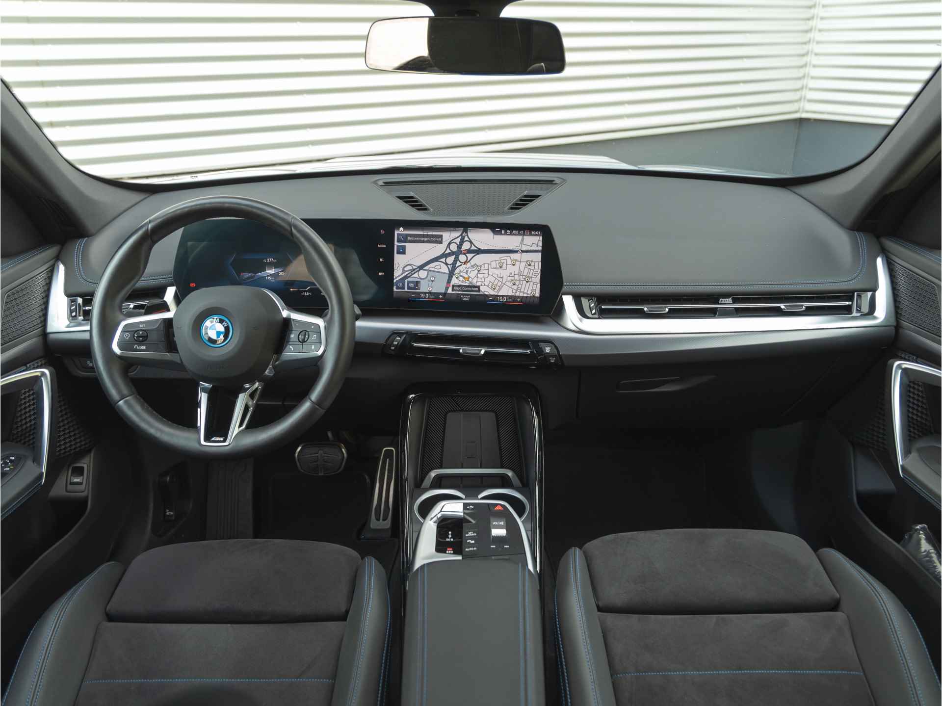 BMW iX1 xDrive30 M-Sport - Trekhaak - Driving Ass - Camera - Adapt. LED - 13/40