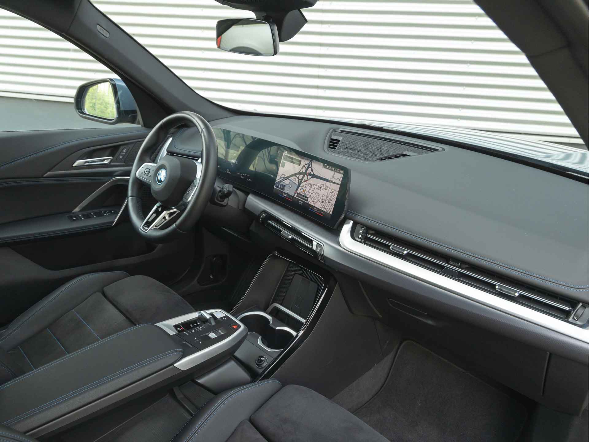 BMW iX1 xDrive30 M-Sport - Trekhaak - Driving Ass - Camera - Adapt. LED - 14/40