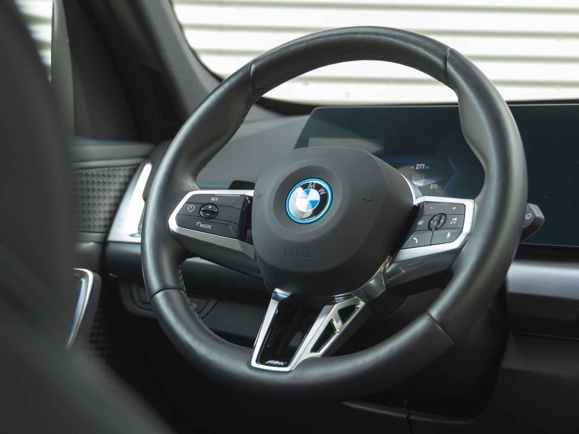BMW iX1 xDrive30 M-Sport - Trekhaak - Driving Ass - Camera - Adapt. LED - 19/40