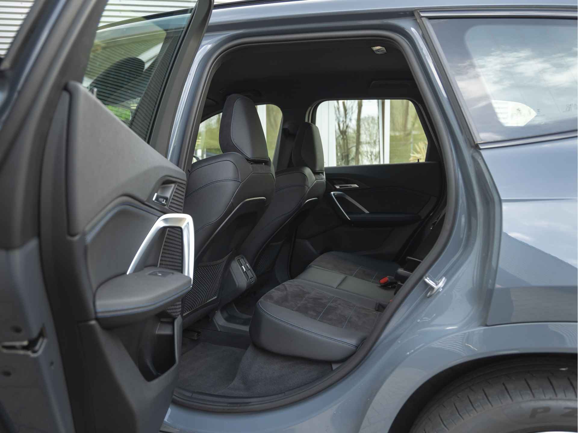 BMW iX1 xDrive30 M-Sport - Trekhaak - Driving Ass - Camera - Adapt. LED - 22/40
