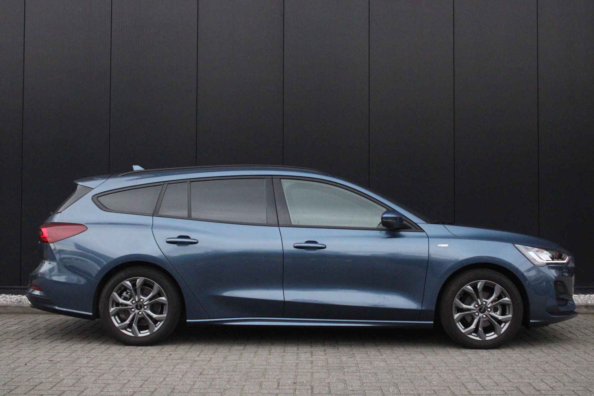 Ford Focus Wagon 1.0 155pk Hybrid ST Line X | ADAPTIVE CRUISE | BLIS | GROOT SCHERM | AGR-STOEL - 5/42