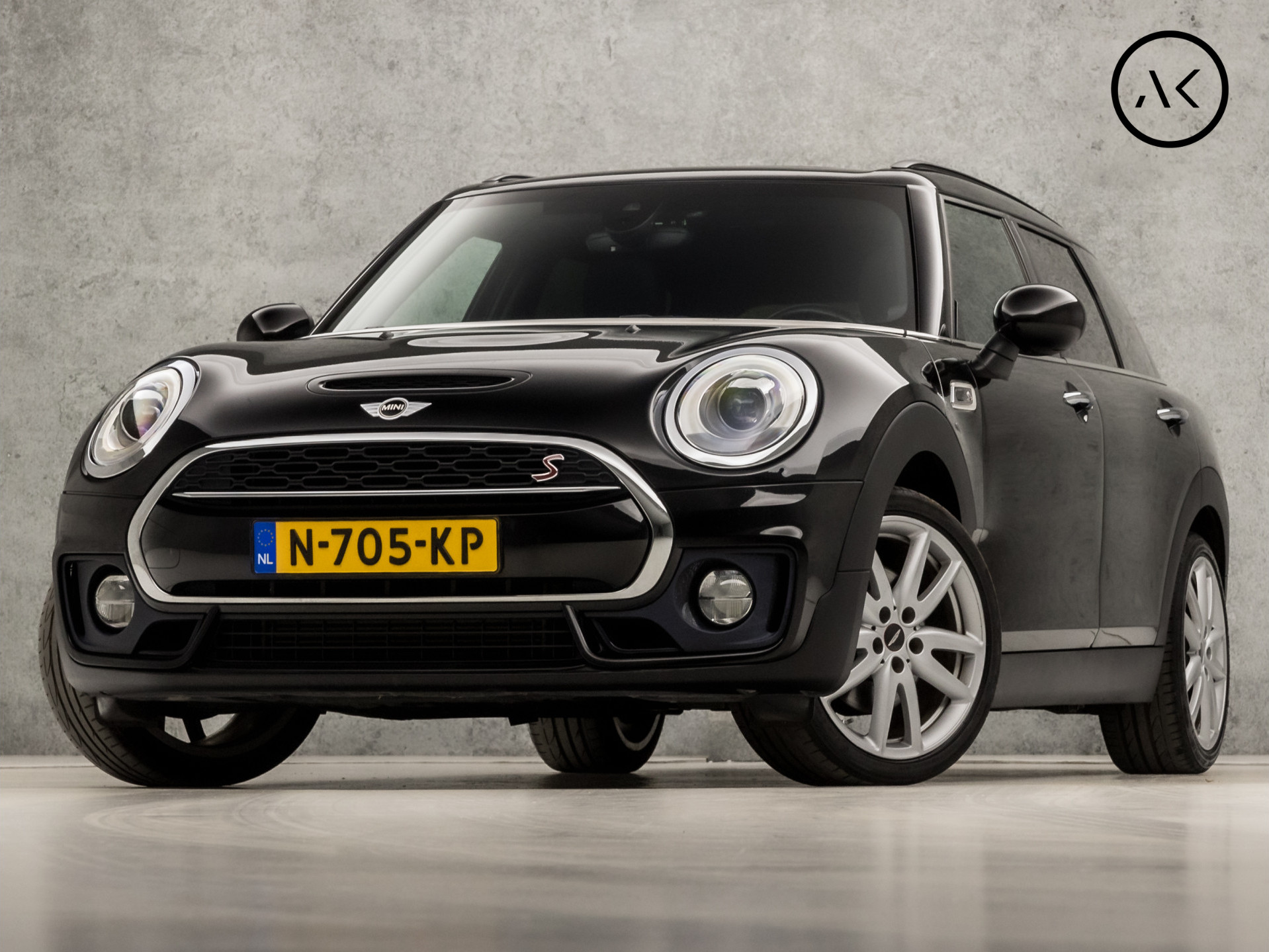 MINI Clubman 2.0 Cooper S Chili Sport 192Pk (PANORAMADAK, GROOT NAVI, STOELVERWARMING, LEDEREN SPORTSTOELEN, JCW SPORTSTUUR, HARMAN/KARDON, GETINT GLAS, LED KOPLAMPEN, CRUISE, NIEUWSTAAT)