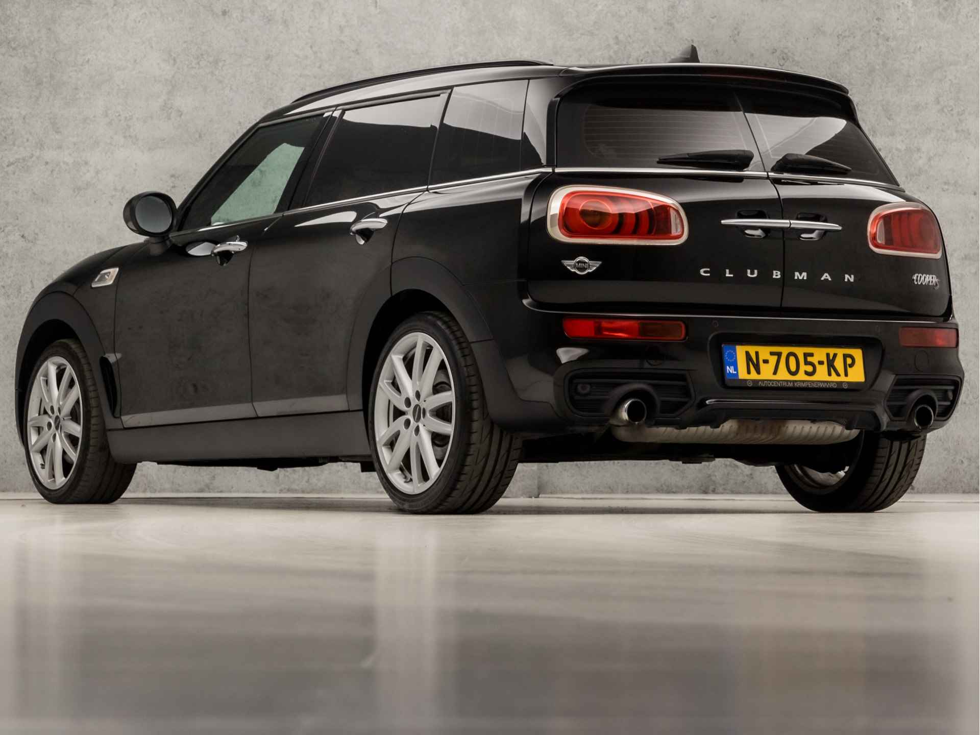 MINI Clubman 2.0 Cooper S Chili Sport 192Pk (PANORAMADAK, GROOT NAVI, STOELVERWARMING, LEDEREN SPORTSTOELEN, JCW SPORTSTUUR, HARMAN/KARDON, GETINT GLAS, LED KOPLAMPEN, CRUISE, NIEUWSTAAT) - 3/40