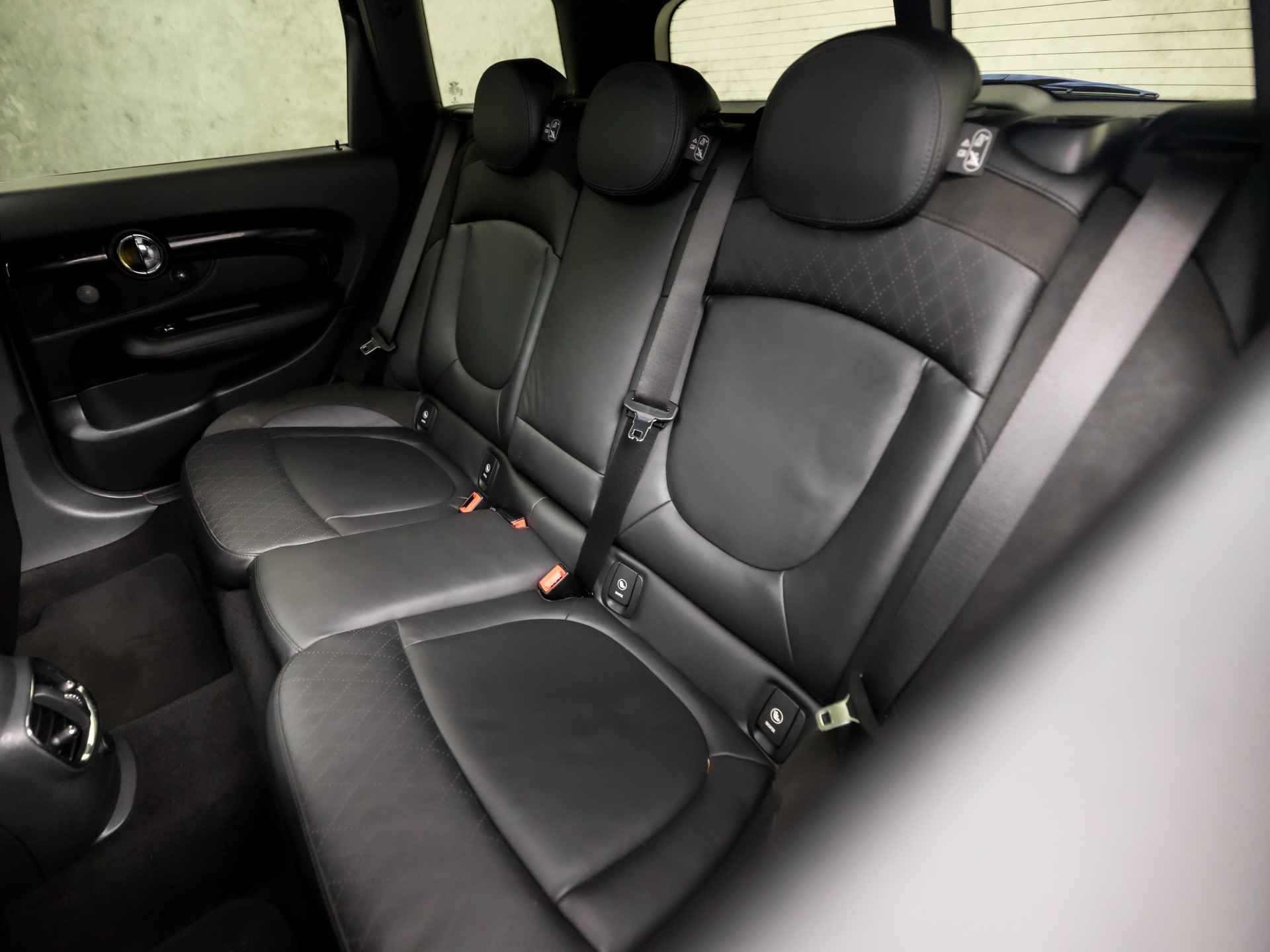 MINI Clubman 2.0 Cooper S Chili Sport 192Pk (PANORAMADAK, GROOT NAVI, STOELVERWARMING, LEDEREN SPORTSTOELEN, JCW SPORTSTUUR, HARMAN/KARDON, GETINT GLAS, LED KOPLAMPEN, CRUISE, NIEUWSTAAT) - 16/40