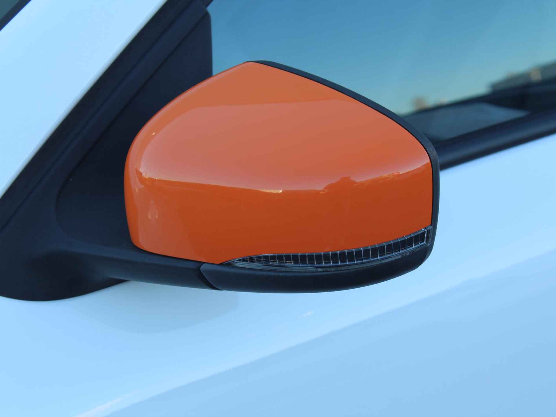 Dacia Spring Comfort Plus (Orange Pack) 27 kWh / Airco / Navigatie + Apple Carplay/Android Auto / Achteruitrijcamera / Bluetooth / Parkeersensoren Achter / - 37/41