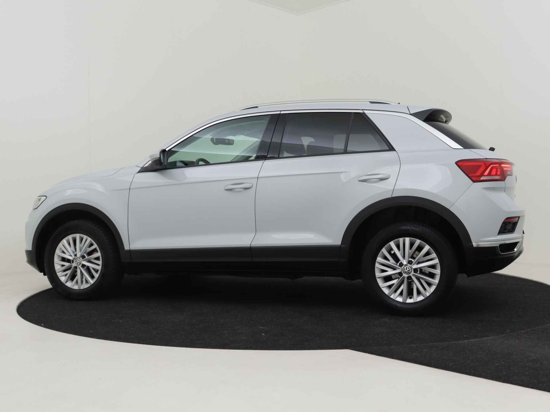 Volkswagen T-Roc 1.5 TSI Style 150PK | 1e eigenaar | 100% dealeronderhouden | Adaptief cruise control | Navigatie | App connect | Parkeersensoren - 4/36