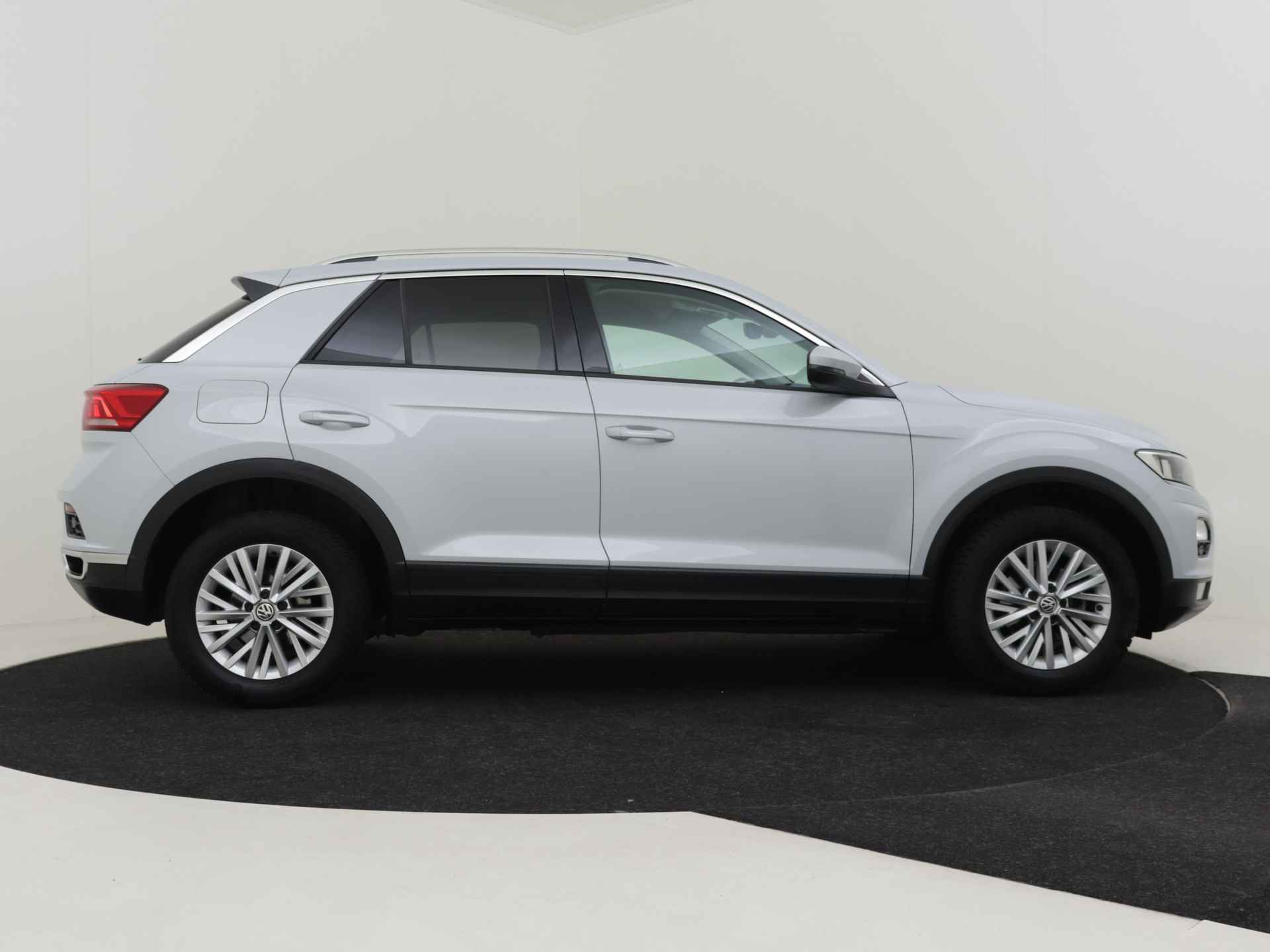 Volkswagen T-Roc 1.5 TSI Style 150PK | 1e eigenaar | 100% dealeronderhouden | Adaptief cruise control | Navigatie | App connect | Parkeersensoren - 17/36