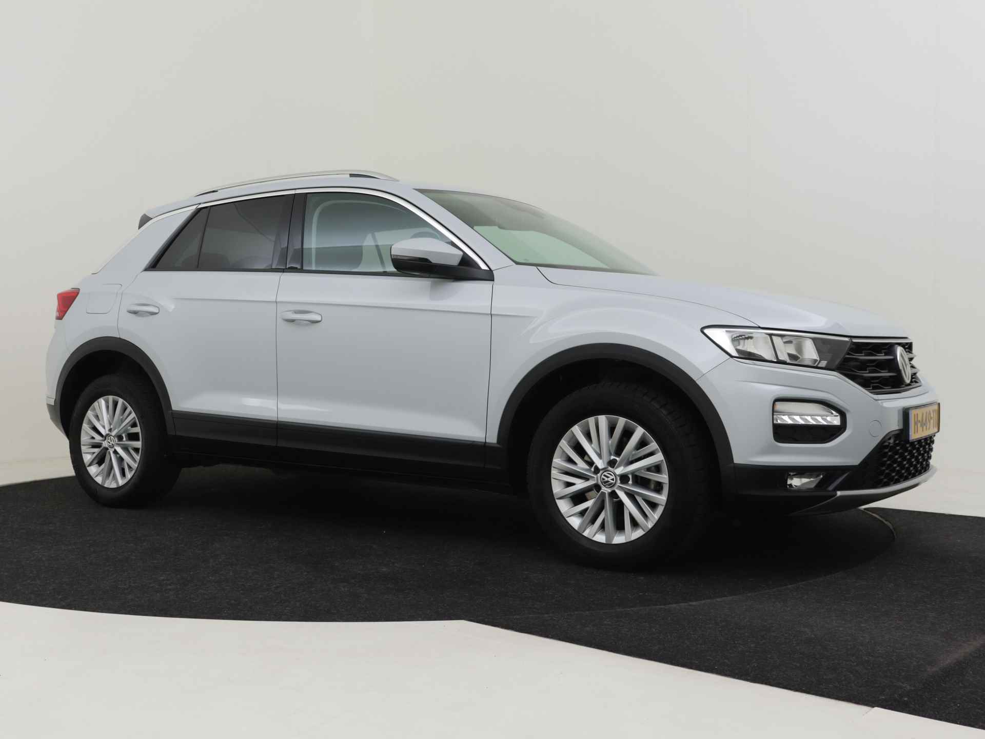 Volkswagen T-Roc 1.5 TSI Style 150PK | 1e eigenaar | 100% dealeronderhouden | Adaptief cruise control | Navigatie | App connect | Parkeersensoren - 26/36