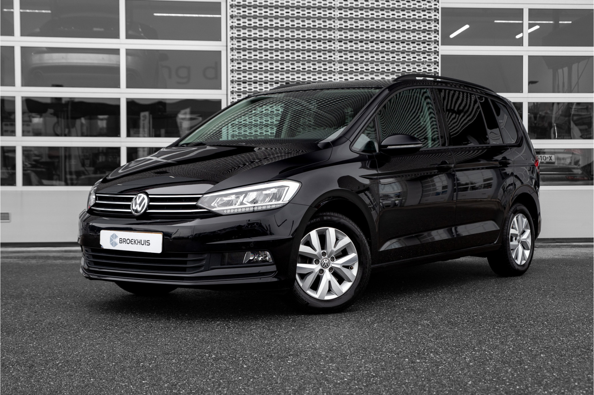 Volkswagen Touran Comfortline 1.4 110 kW / 150 pk TSI DSG | 7 seats | PDC |