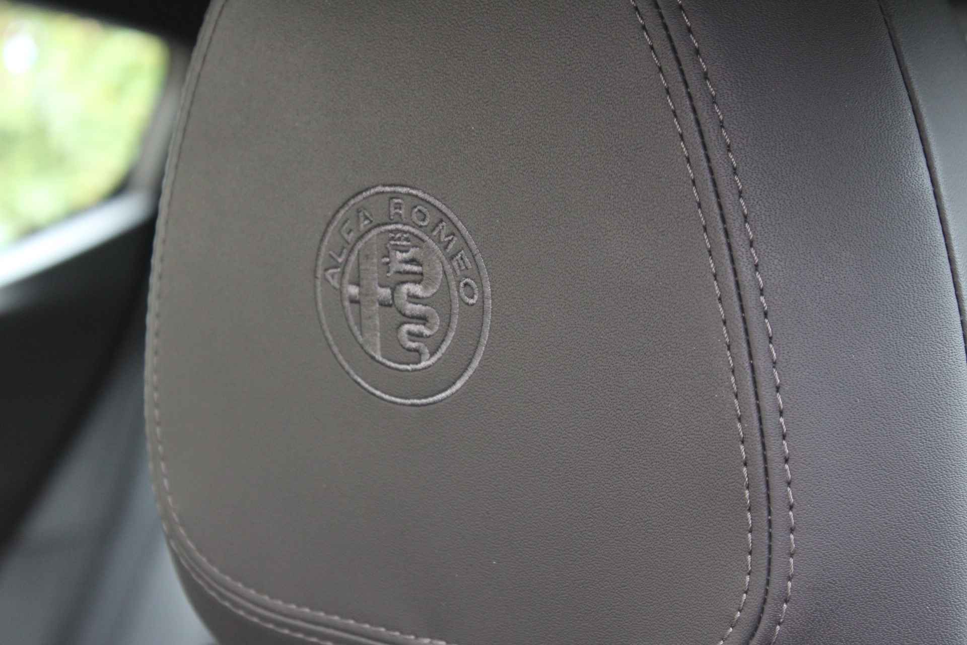 Alfa Romeo Tonale 1.5T Hybrid 160PK Ti | Premium pakket | Leder | H&K | Koeling | Full - 21/43