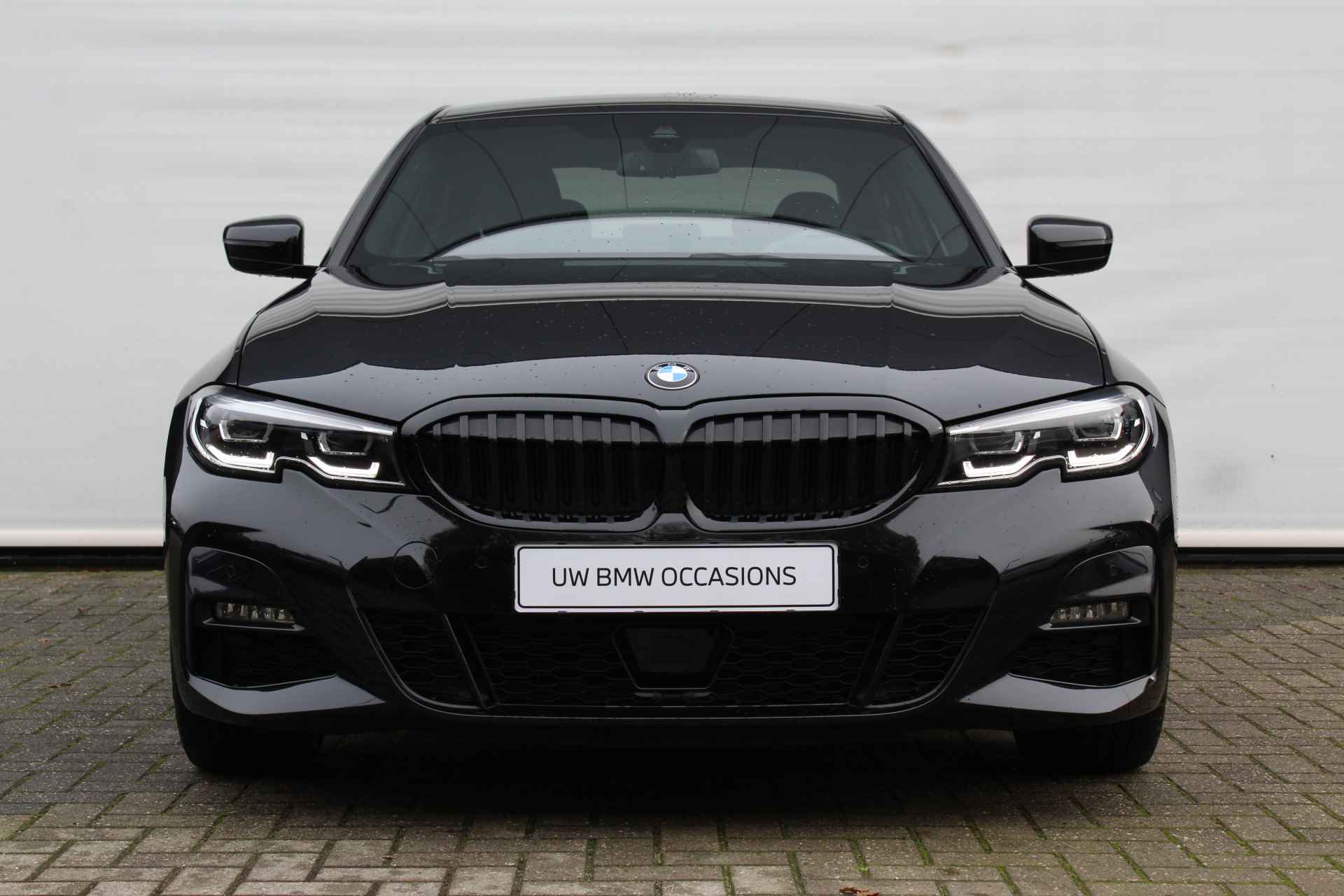 BMW 3-serie 330e High Executive M Sport Automaat / Sportstoelen / Stoelverwarming / LED / Parking Assistant / Head-Up / Live Cockpit Professional / Active Cruise Control - 2/28