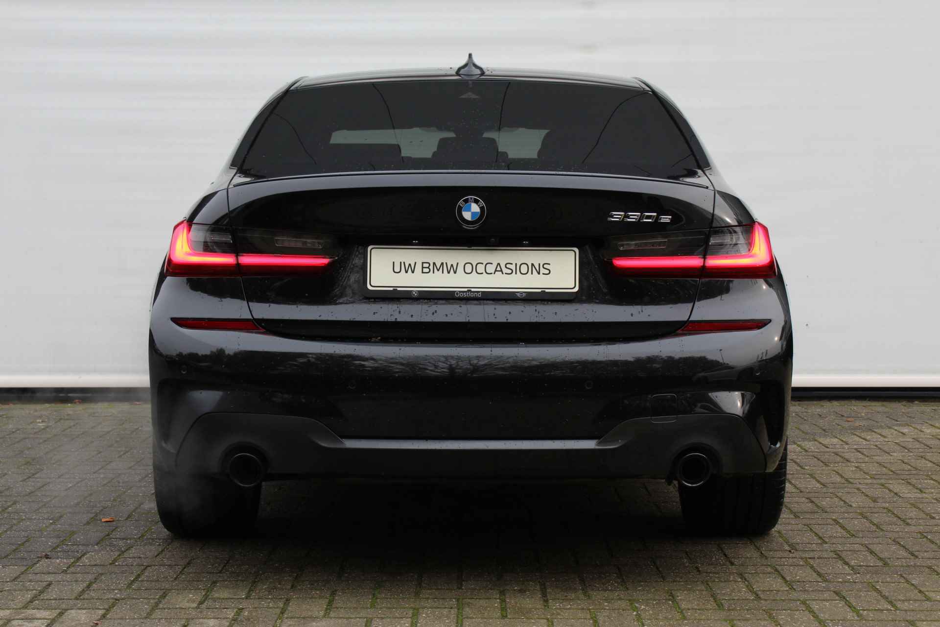 BMW 3-serie 330e High Executive M Sport Automaat / Sportstoelen / Stoelverwarming / LED / Parking Assistant / Head-Up / Live Cockpit Professional / Active Cruise Control - 4/28