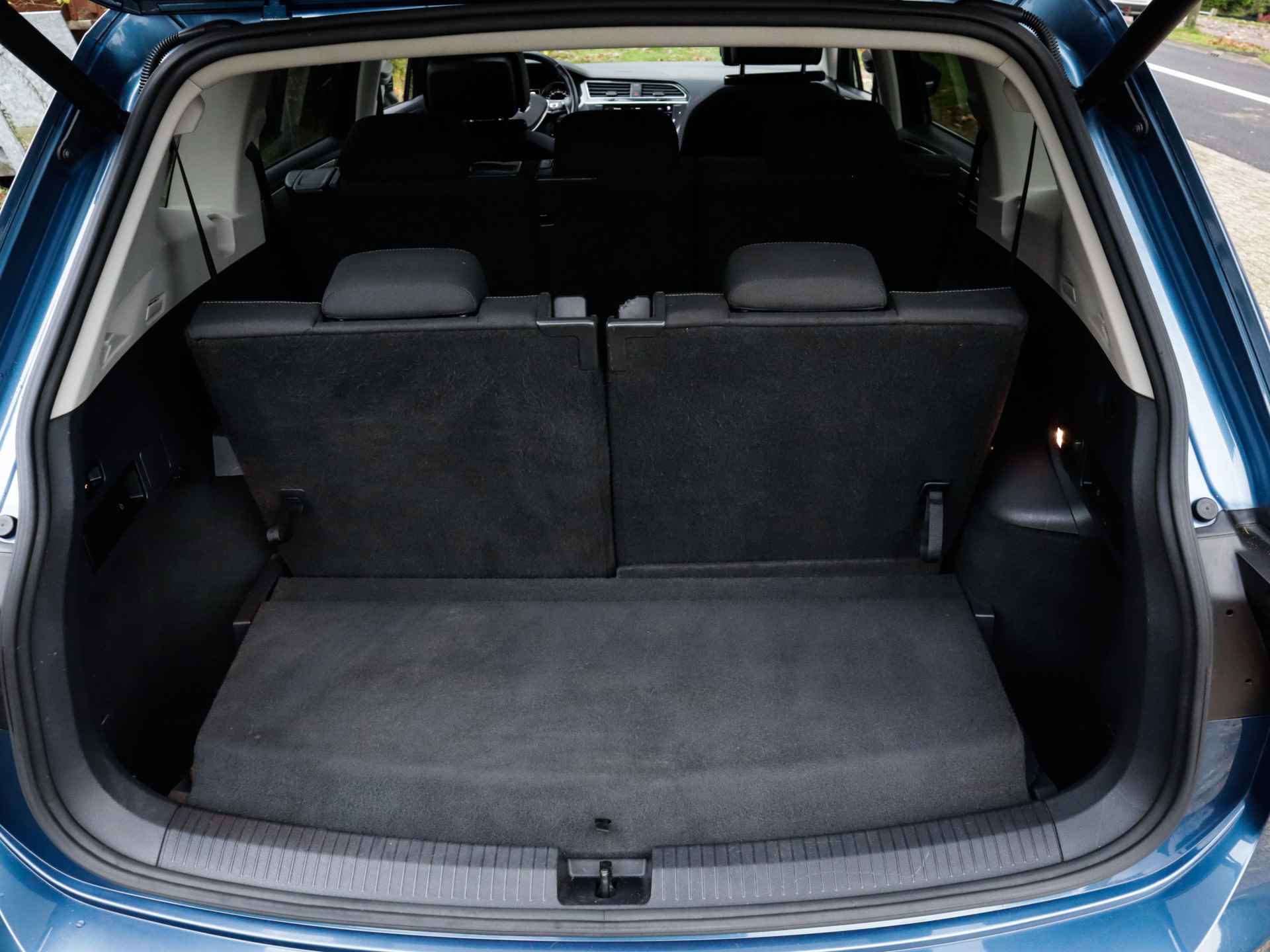 Volkswagen Tiguan Allspace 1.5 TSI Comfortline Business (150 PK) 1e-Eig, V.W.-Dealer-Onderh, 12-Mnd-BOVAG, NL-Auto, Trekhaak, Panorama-Schuifkanteldak,  7-Pers, Alarm-KLasse-3, Massage-Stoelen, Adaptive-Cruisecontrol, Keyless-Entry/Start, Elek.-Klep, Parkeersensoren-V+A, Stoelverwarming, DAB, Licht-Zicht-Pakket, Lm-Velgen-17Inch, Privacy-Glas - 29/52