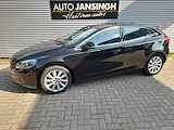 Volvo V40 2.0!! T3 Nordic+ | Clima | Cruise | LM Velgen | Navigatie | Trekhaak | RIJKLAARPRIJS INCL 12 MAANDEN GARANTIE EN BEURT