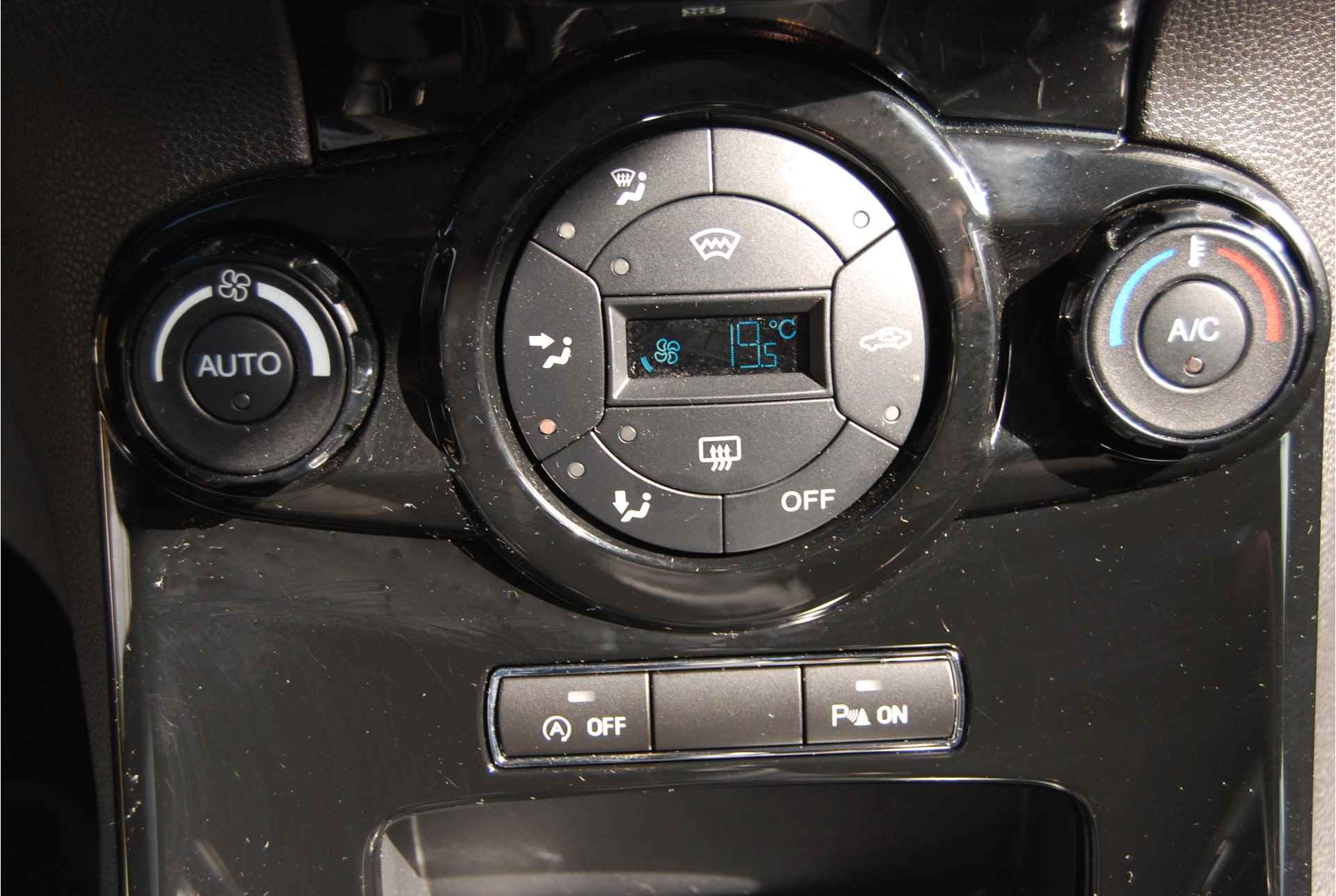 Ford Fiesta 1.0 EcoBoost Titanium NL-AUTO | TREKHAAK | CLIMATE | CRUISE | NAVIGATIE - 23/44
