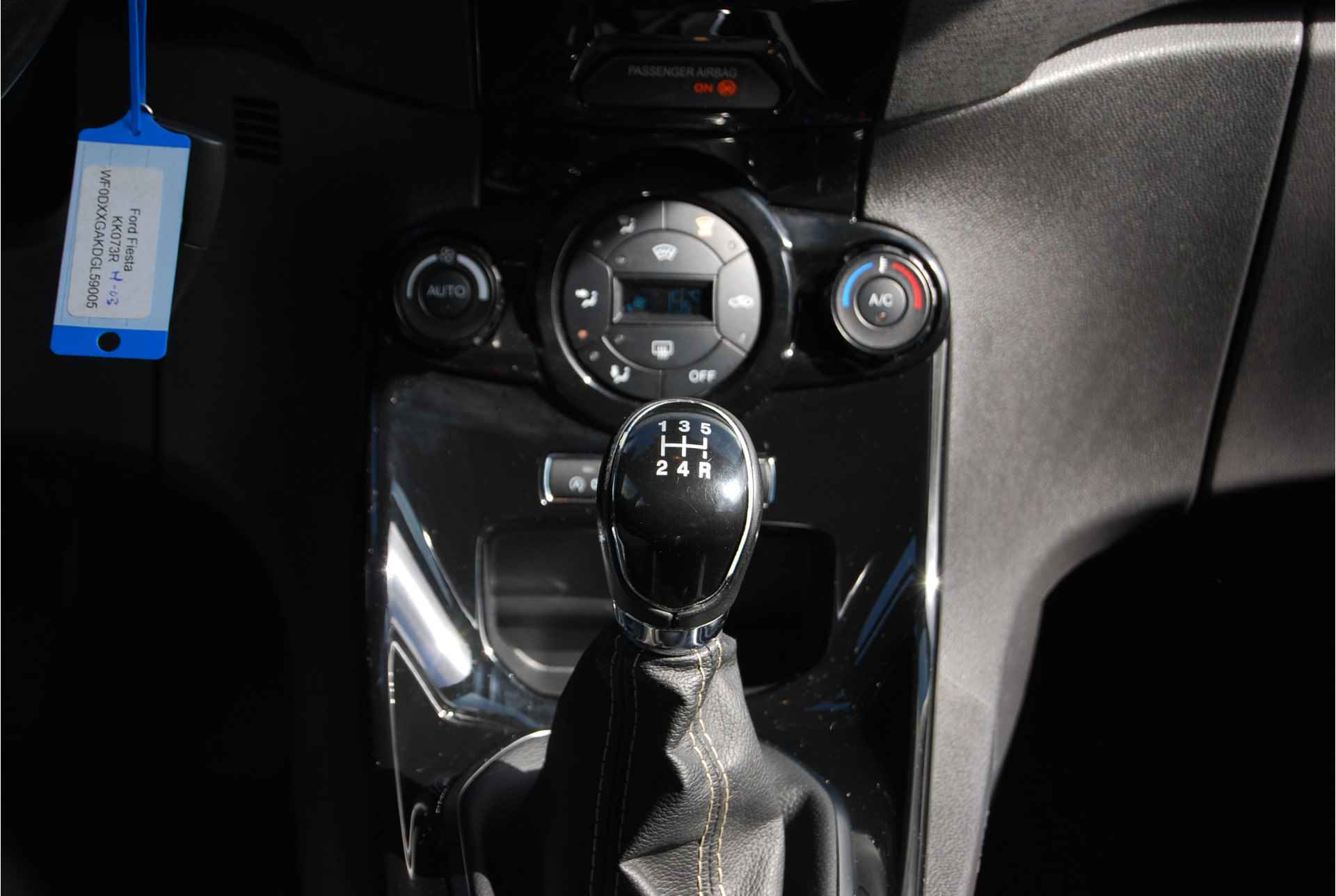 Ford Fiesta 1.0 EcoBoost Titanium NL-AUTO | TREKHAAK | CLIMATE | CRUISE | NAVIGATIE - 29/44