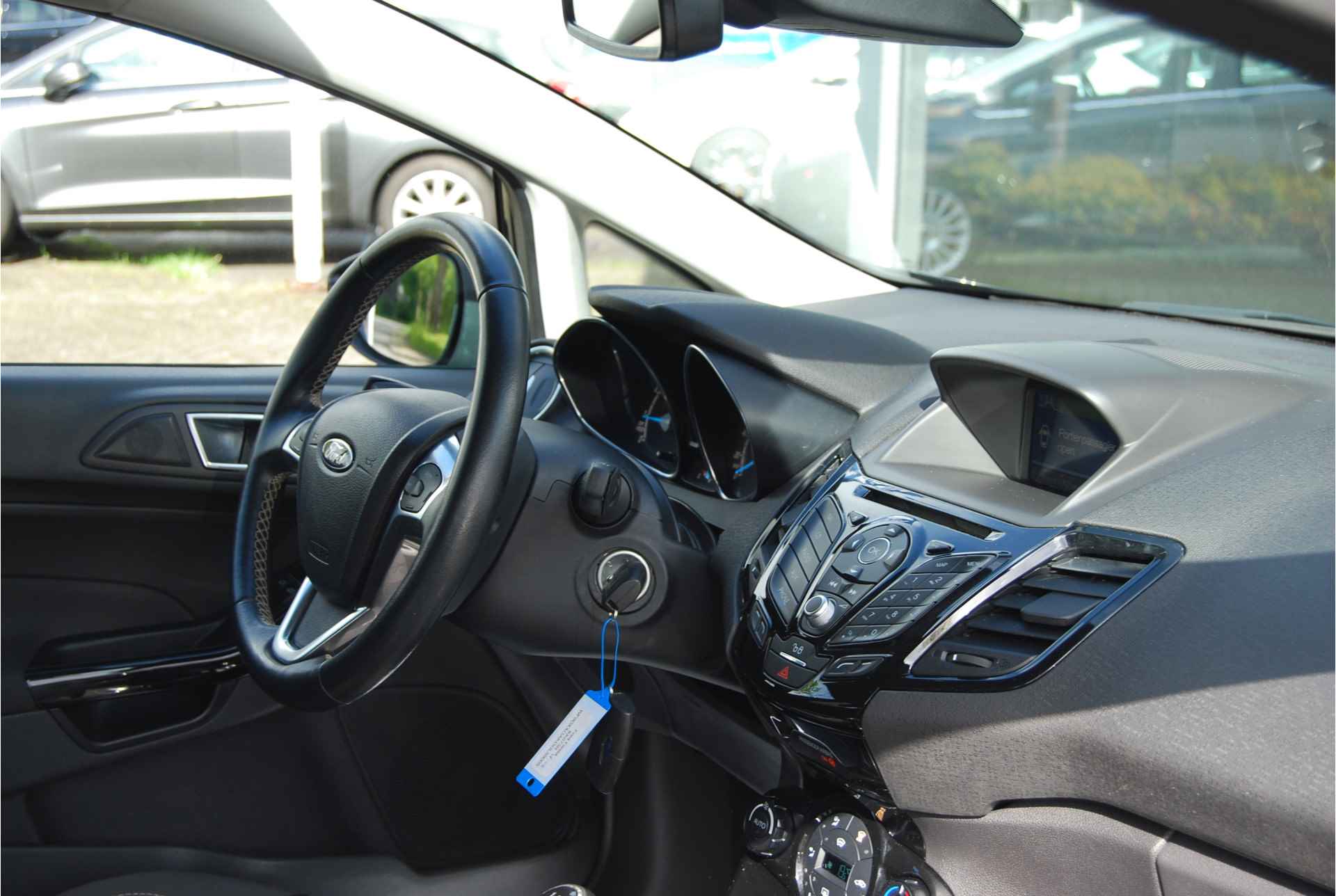 Ford Fiesta 1.0 EcoBoost Titanium NL-AUTO | TREKHAAK | CLIMATE | CRUISE | NAVIGATIE - 31/44