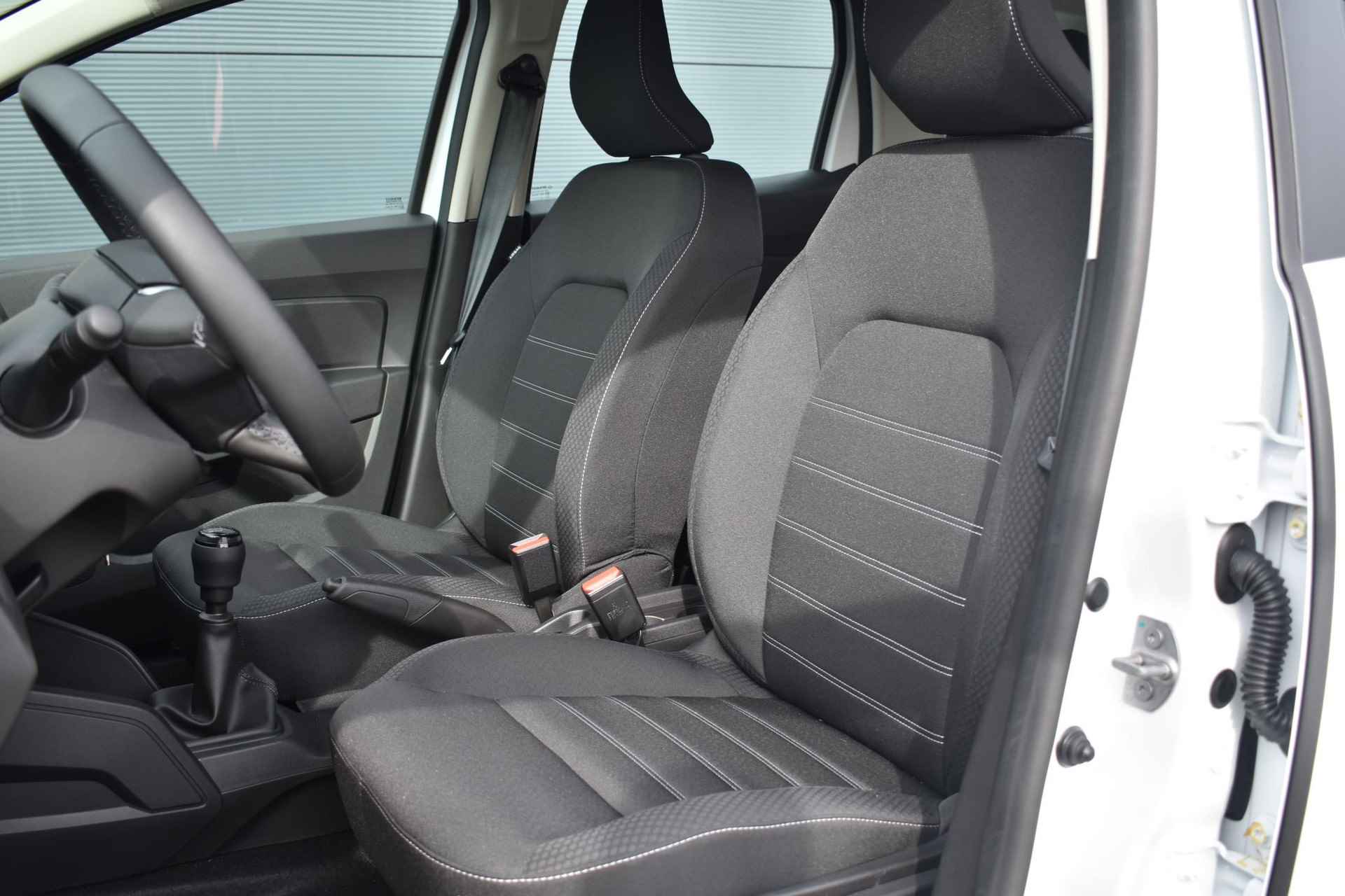 Dacia Duster 1.3 TCe 130pk Expression | Carplay | Airco | Parkeersensoren achter | LMV 16'' - 17/34