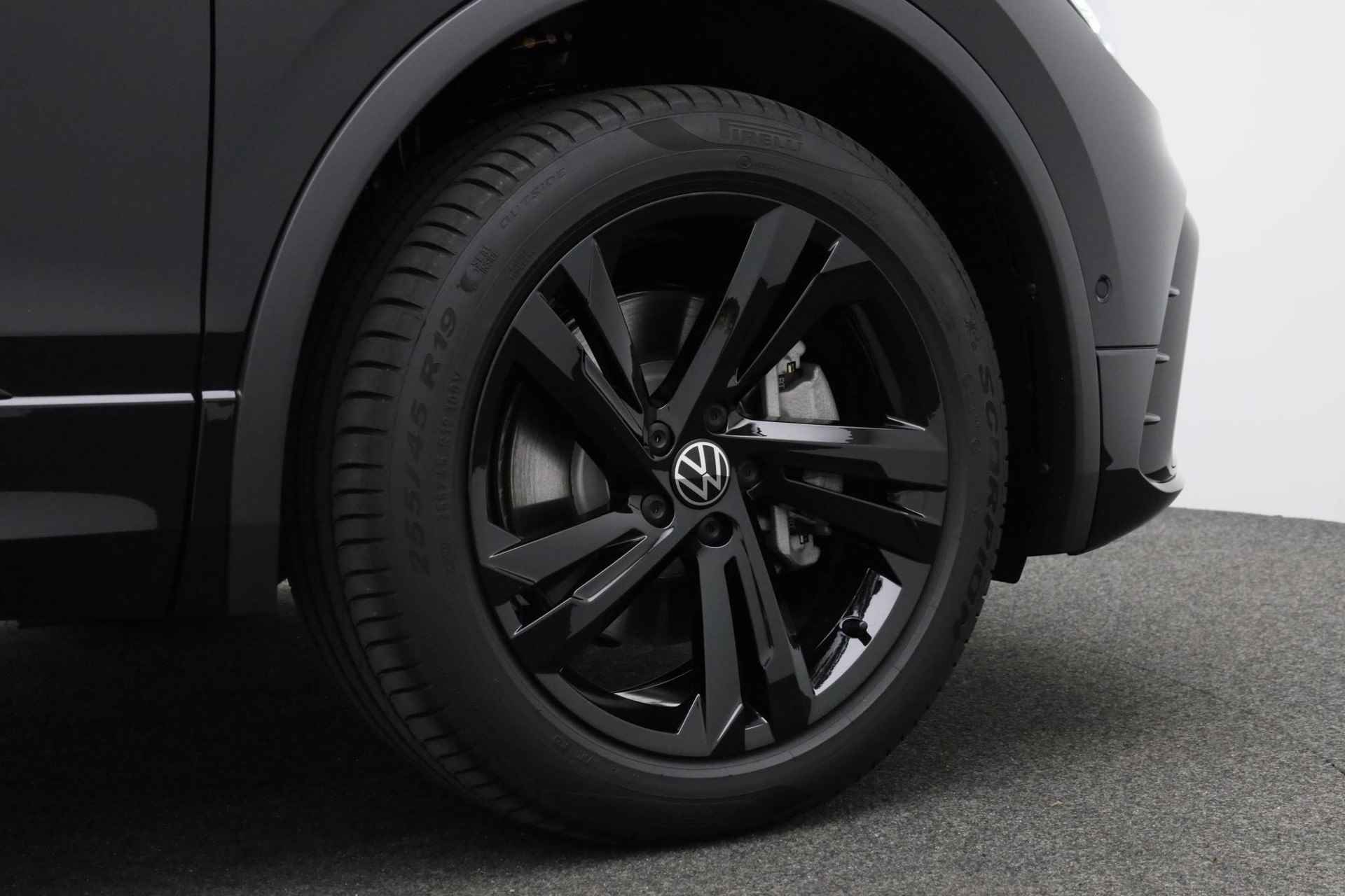Volkswagen Tiguan 1.4 TSI 245PK DSG eHybrid R-Line Business Black Style | Pano | Trekhaak | Camera | Navi | Stoelverwarming - 17/49