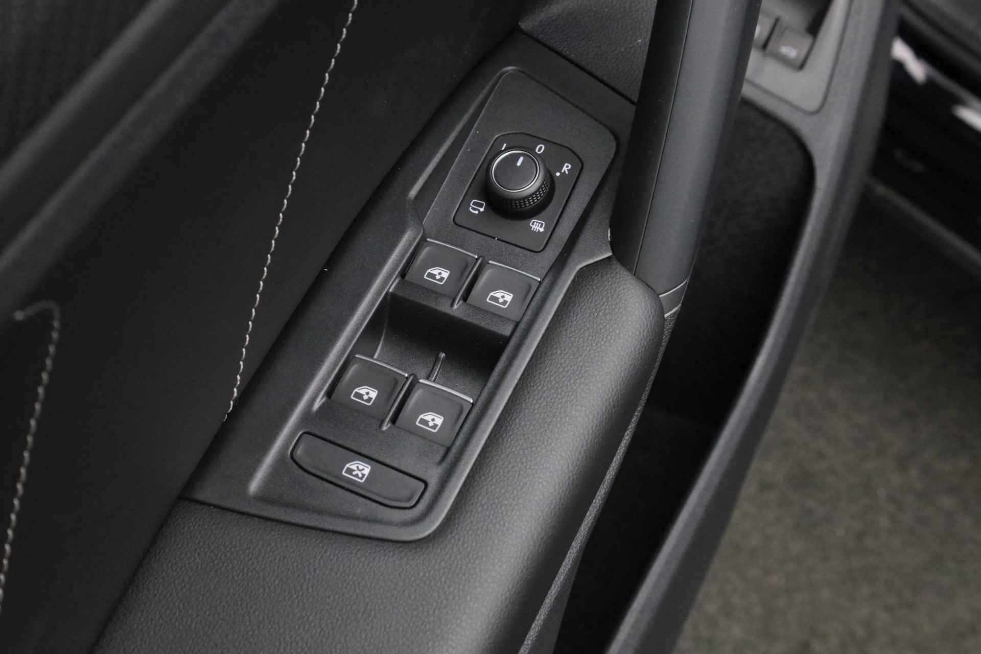 Volkswagen Tiguan 1.4 TSI 245PK DSG eHybrid R-Line Business Black Style | Pano | Trekhaak | Camera | Navi | Stoelverwarming - 27/49