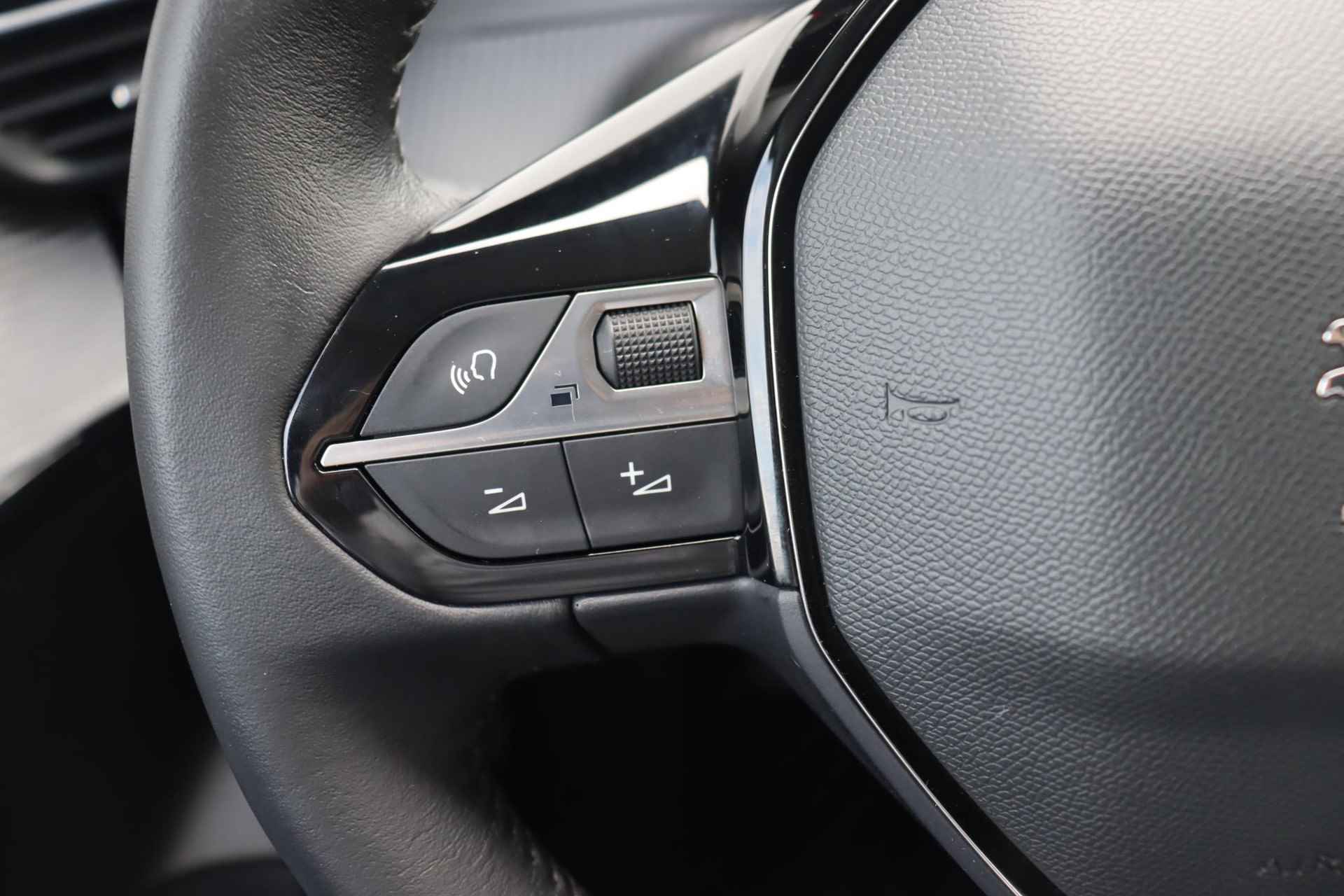 Peugeot 208 1.2 PureTech Allure Pack * Stoelverwarming *  Apple CarPlay Android Auto * - 15/47