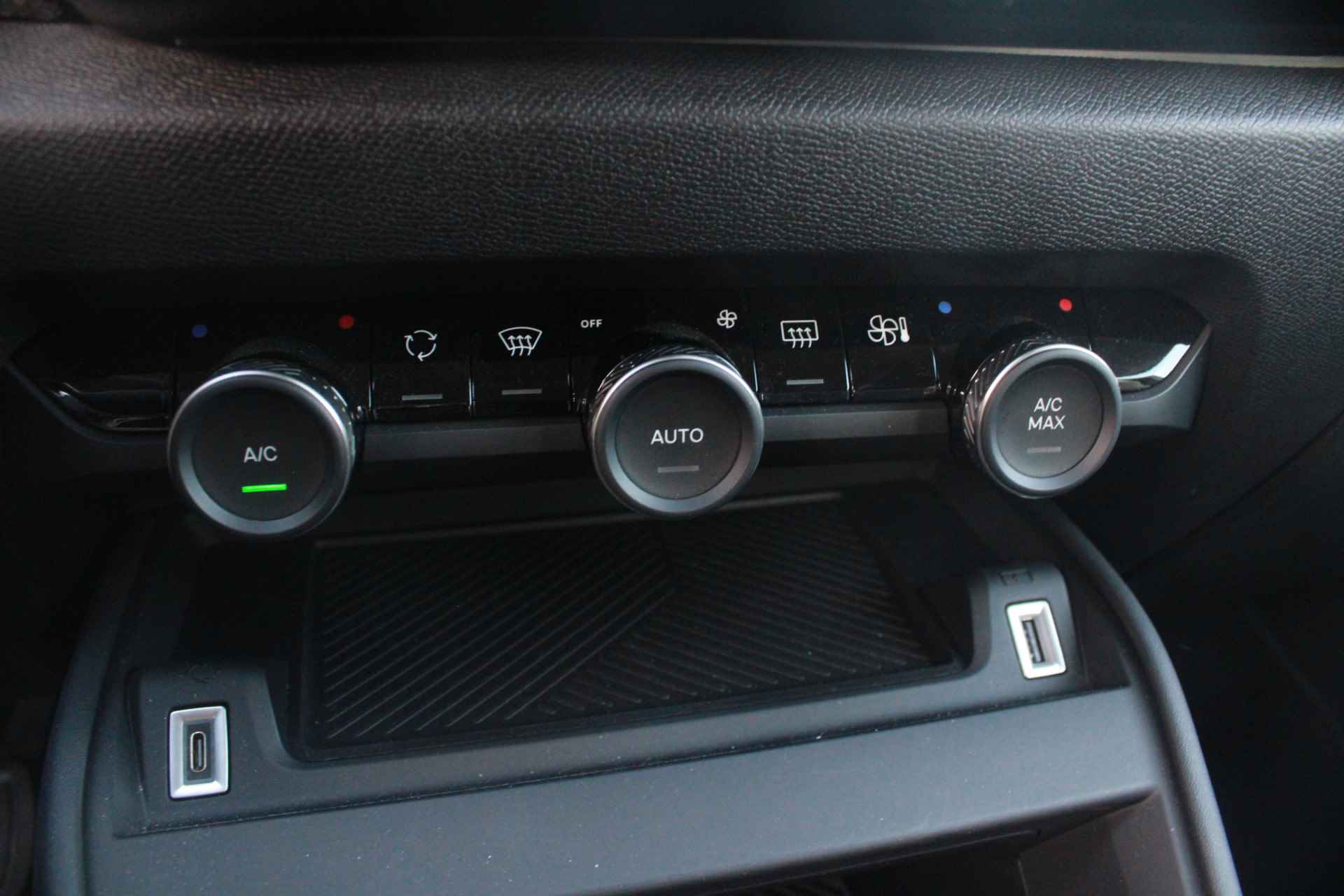 Citroën Ë-C4 Feel Pack 50 kWh | Navigatie, Climate, Camera achter, Carplay, Cruise Control - 29/35