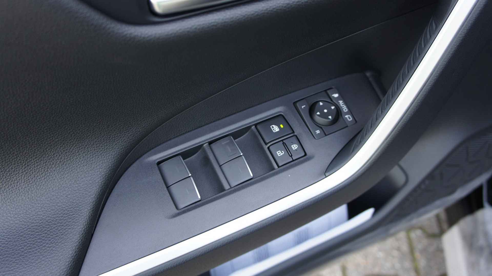 Suzuki Across 2.5 Plug-in Hybrid CVT Style - 9/25