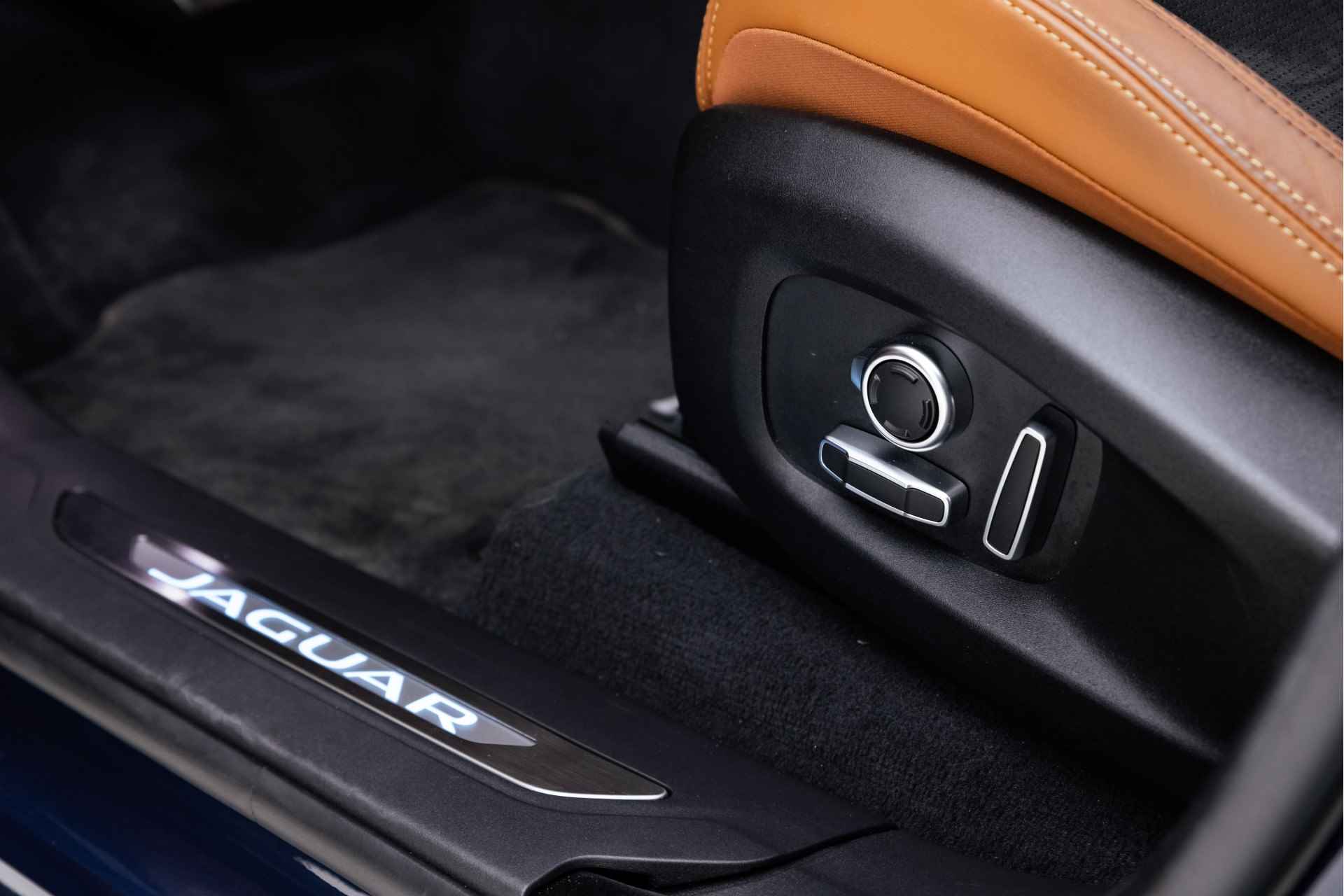 Jaguar F-Pace SVR 5.0 V8 Supercharged | Koel-/verwarmbare voorstoelen | Adaptive Dynamics | Adaptive Cruise Control | - 30/46