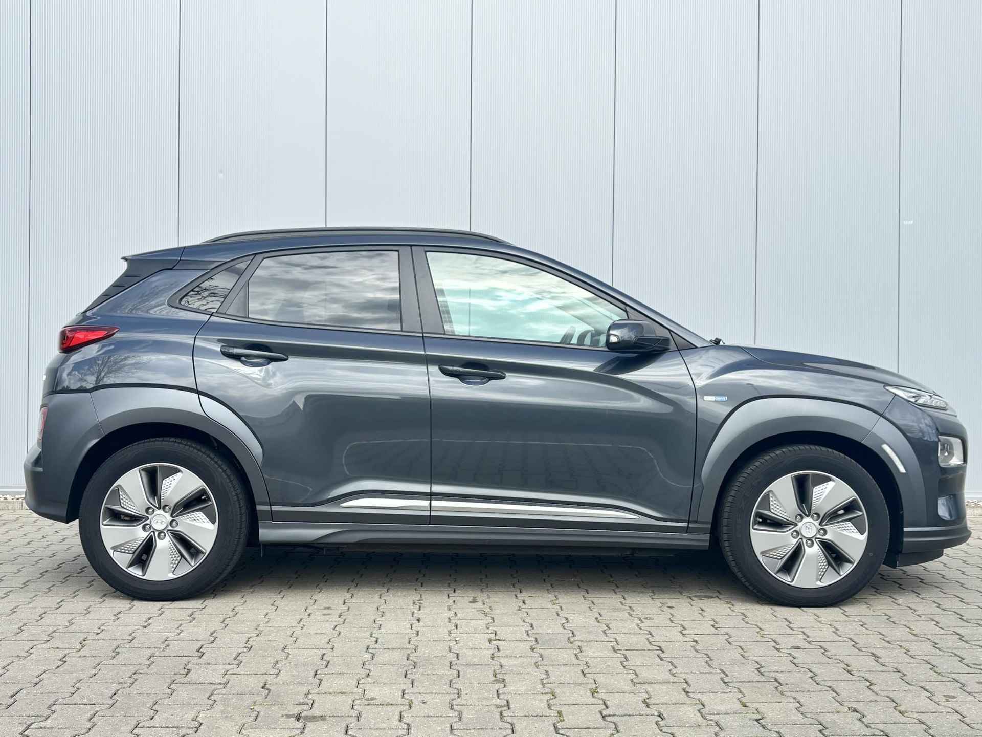Hyundai Kona EV Premium 64 kWh / Electronic Climate Control / Apple Carplay & Android Auto / Navigatie / Lederen Bekleding / Automaat - 17/33