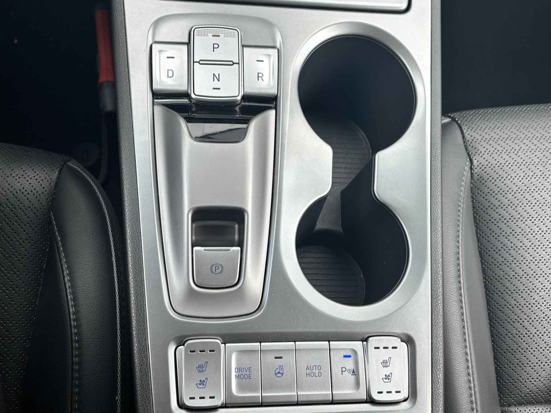 Hyundai Kona EV Premium 64 kWh / Electronic Climate Control / Apple Carplay & Android Auto / Navigatie / Lederen Bekleding / Automaat - 21/33