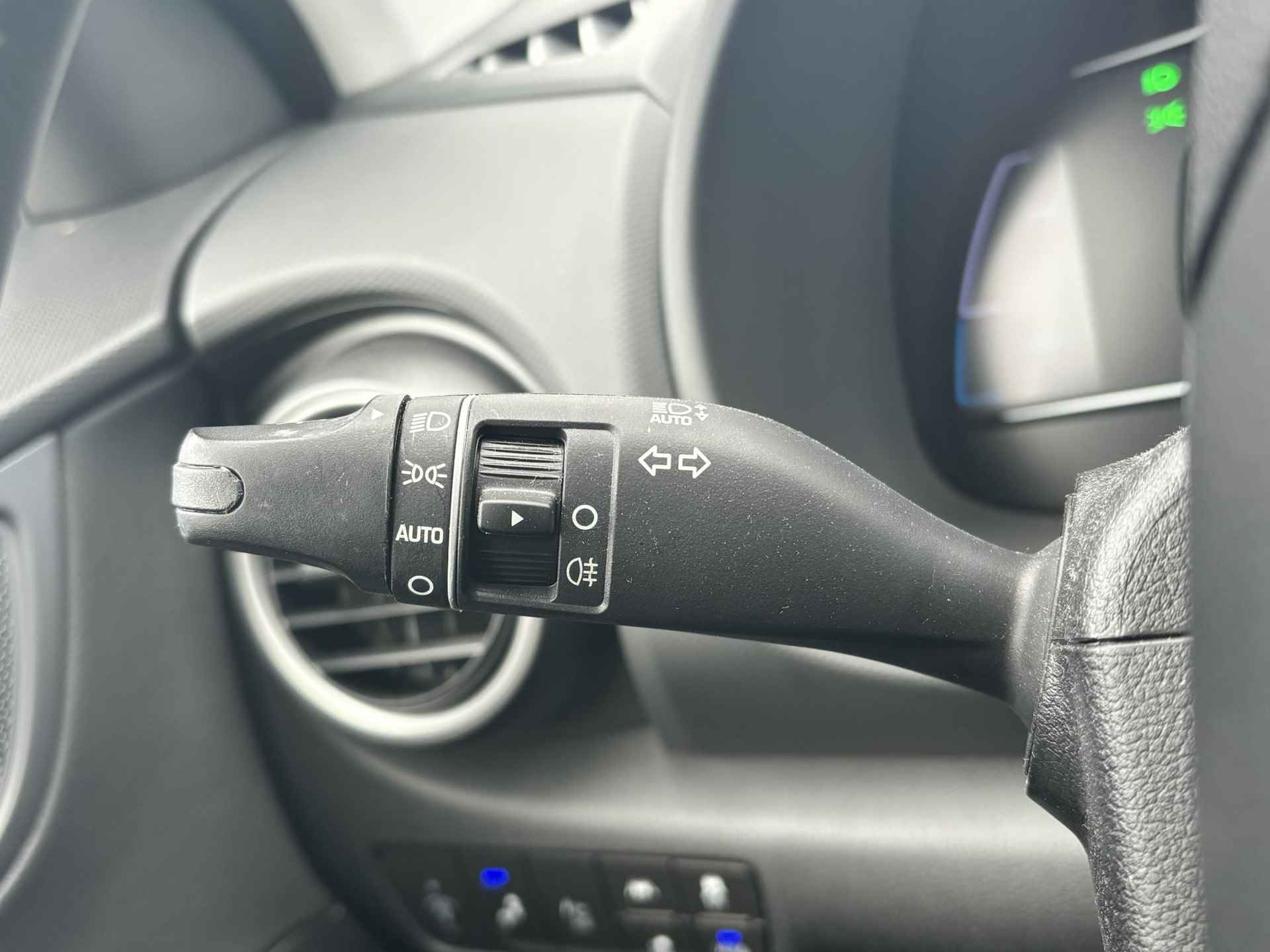Hyundai Kona EV Premium 64 kWh / Electronic Climate Control / Apple Carplay & Android Auto / Navigatie / Lederen Bekleding / Automaat - 26/33