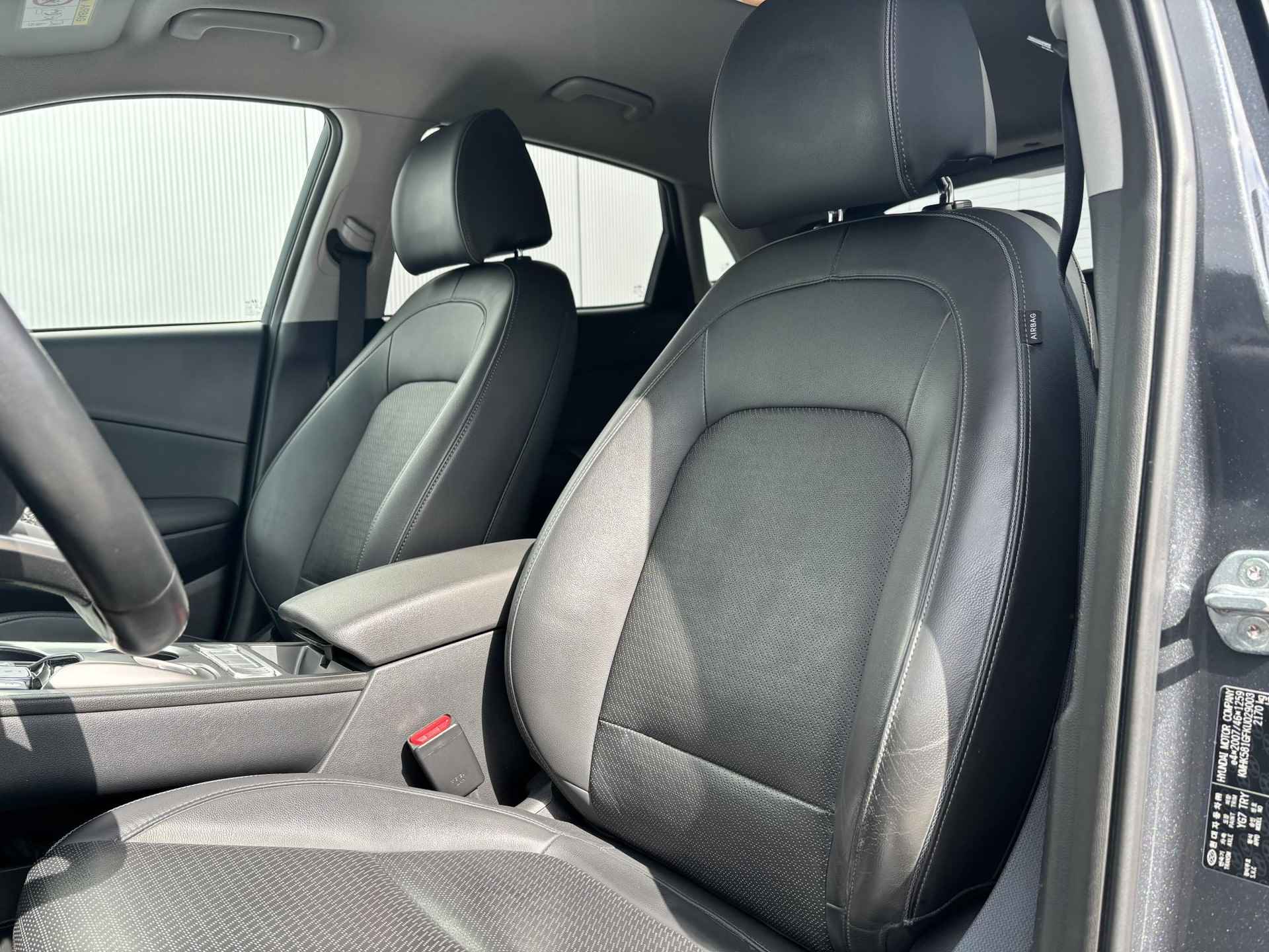 Hyundai Kona EV Premium 64 kWh / Electronic Climate Control / Apple Carplay & Android Auto / Navigatie / Lederen Bekleding / Automaat - 9/33