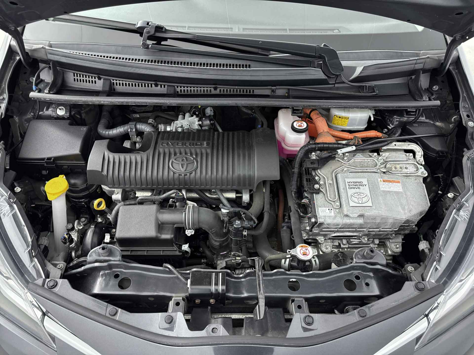 Toyota Yaris 1.5 Hybrid Executive Limited | Licht- Regensensor | Lichtmetalen velgen | Navigatiesysteem | Cruise Control | - 37/41