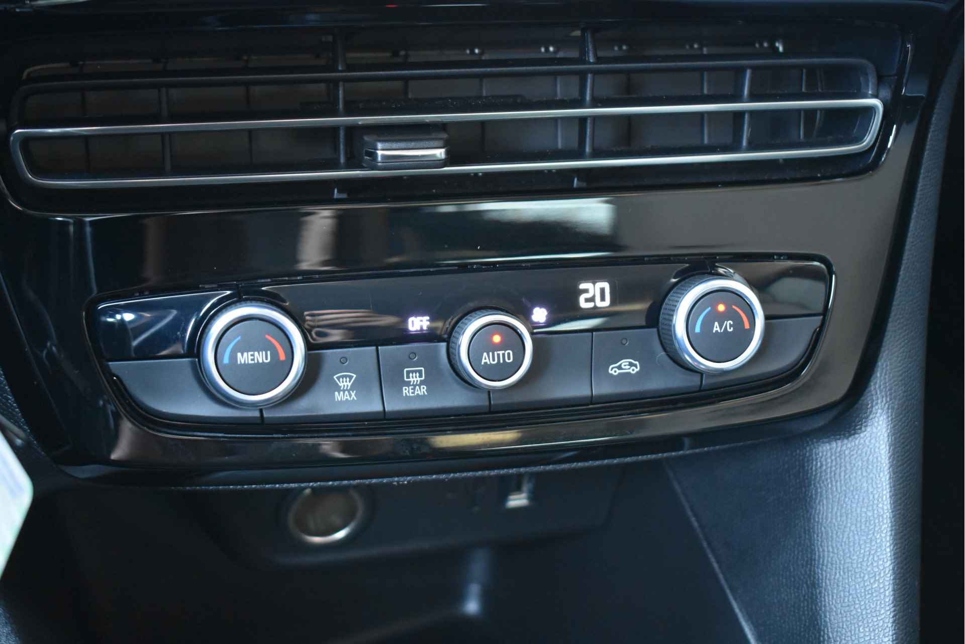 Opel Mokka 1.2 Turbo Elegance 130pk 8-traps Automaat | Navigatie Pro | Climate Control | Full-LED | Achteruitrijcamera | Stuurverwarming | - 28/40