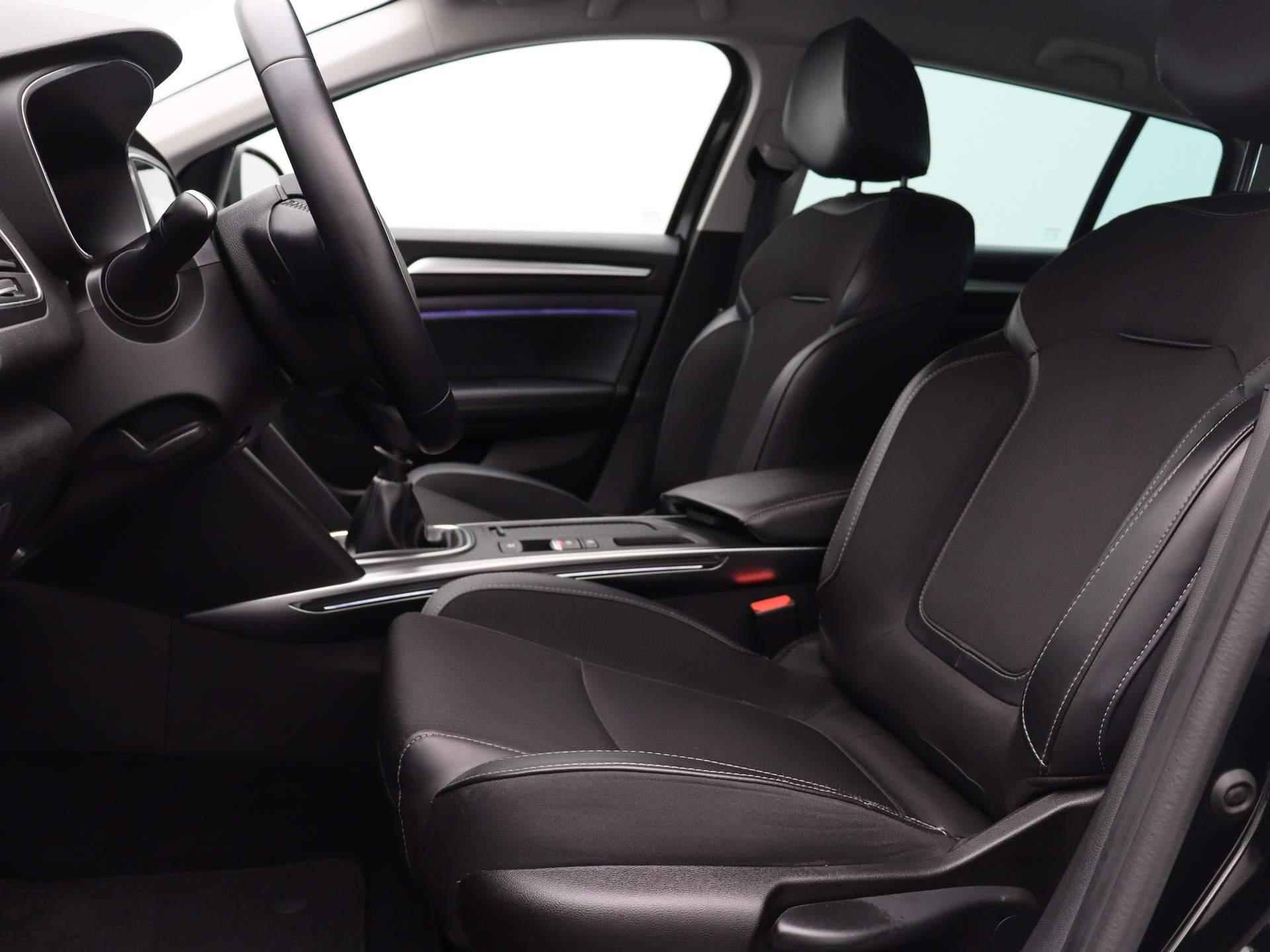 Renault Mégane Estate TCe 140pk Intens | Parkeersensoren | Apple/Android Carplay | Navigatie | - 15/40