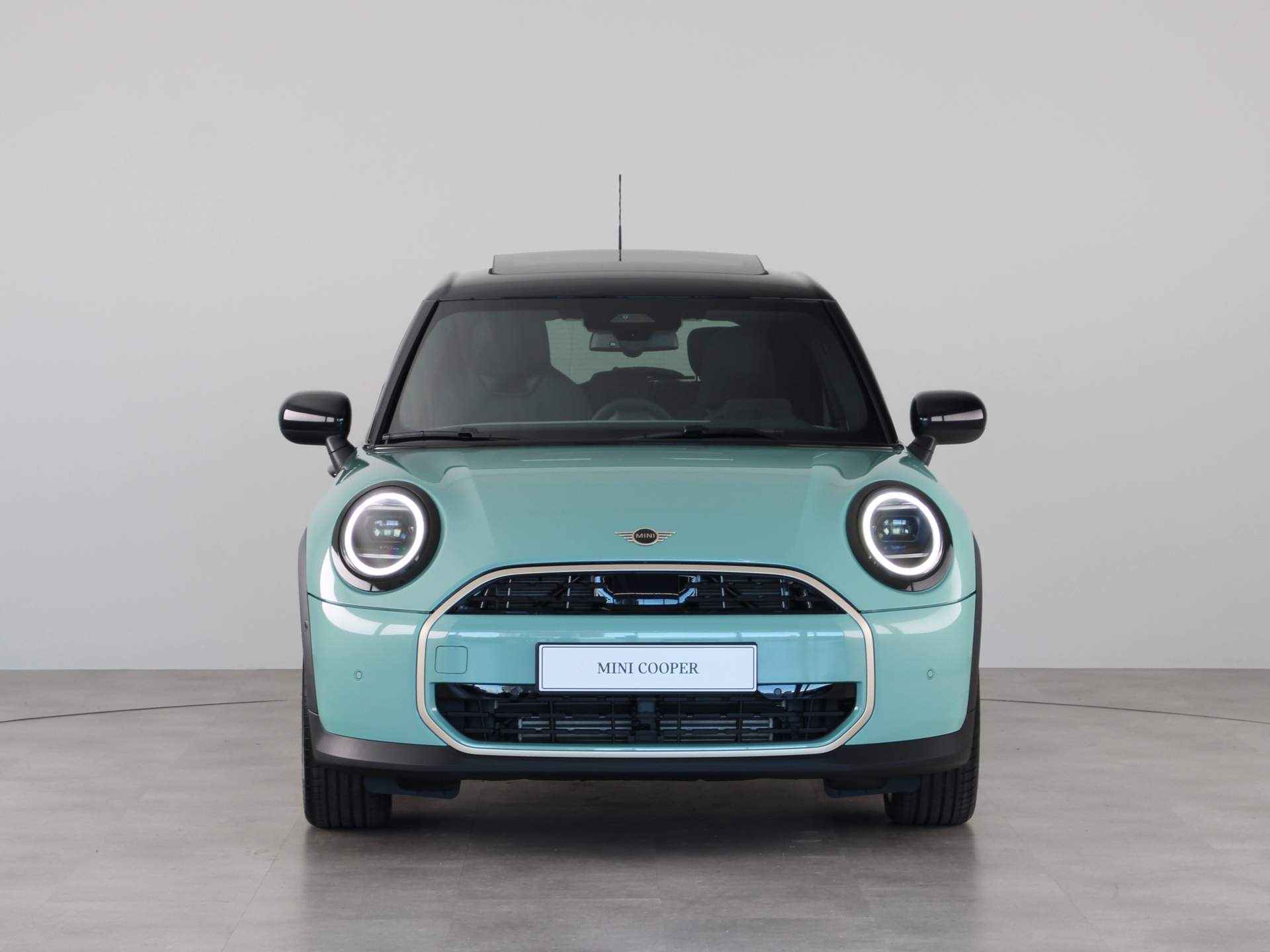 MINI Cooper 5-deurs C Favoured Pakket M PRIVATE LEASE EUR 590,- (48 mnd/10.000 km) - 7/26