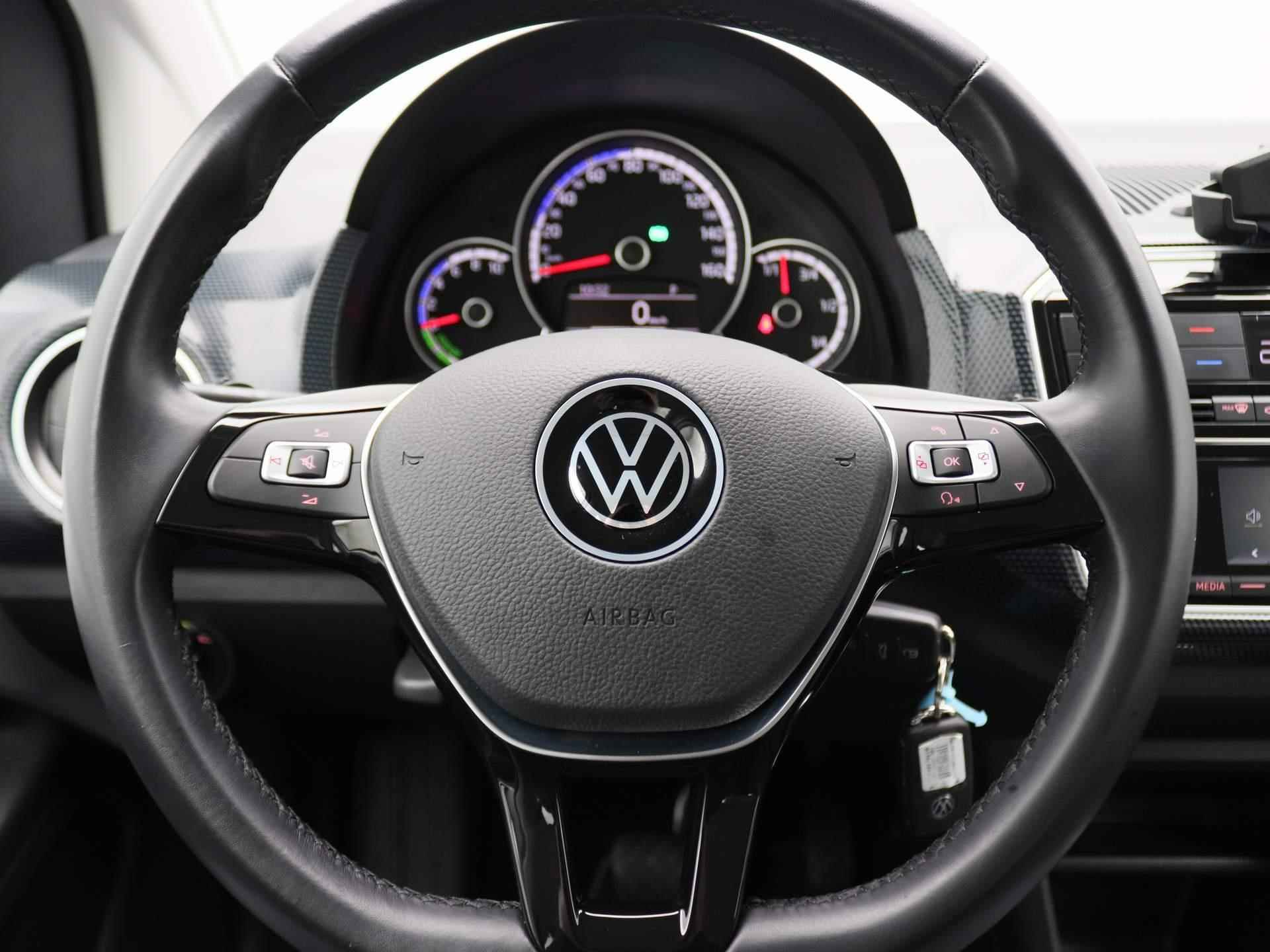 Volkswagen e-Up! Style 83PK CCS, achteruitrijcamera, cruise control, voorruit/stoelverwarming, parkeerhulp achter, 15'' lichtmetaal - 18/40