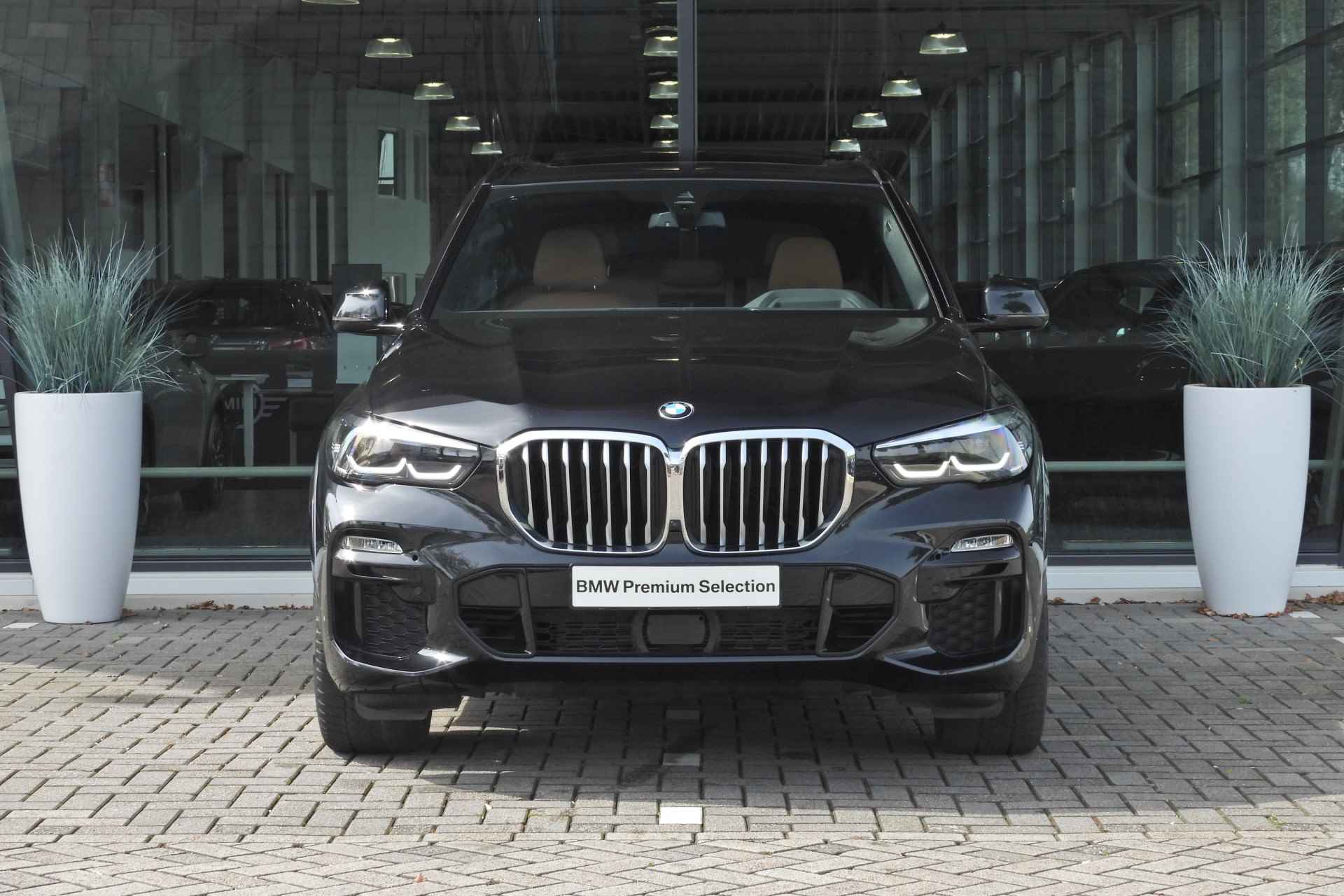 BMW X5 xDrive45e High Executive M Sport Automaat / Panoramadak / Trekhaak / Parking Assistant Plus / Head-Up / Comfort Access / Comfortstoelen / Leder - 7/42