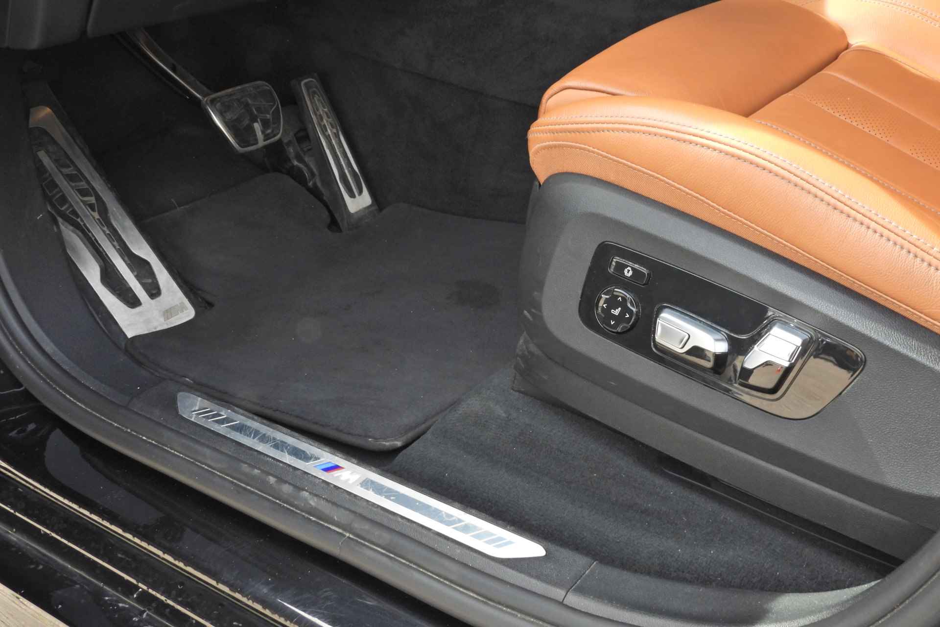 BMW X5 xDrive45e High Executive M Sport Automaat / Panoramadak / Trekhaak / Parking Assistant Plus / Head-Up / Comfort Access / Comfortstoelen / Leder - 14/42