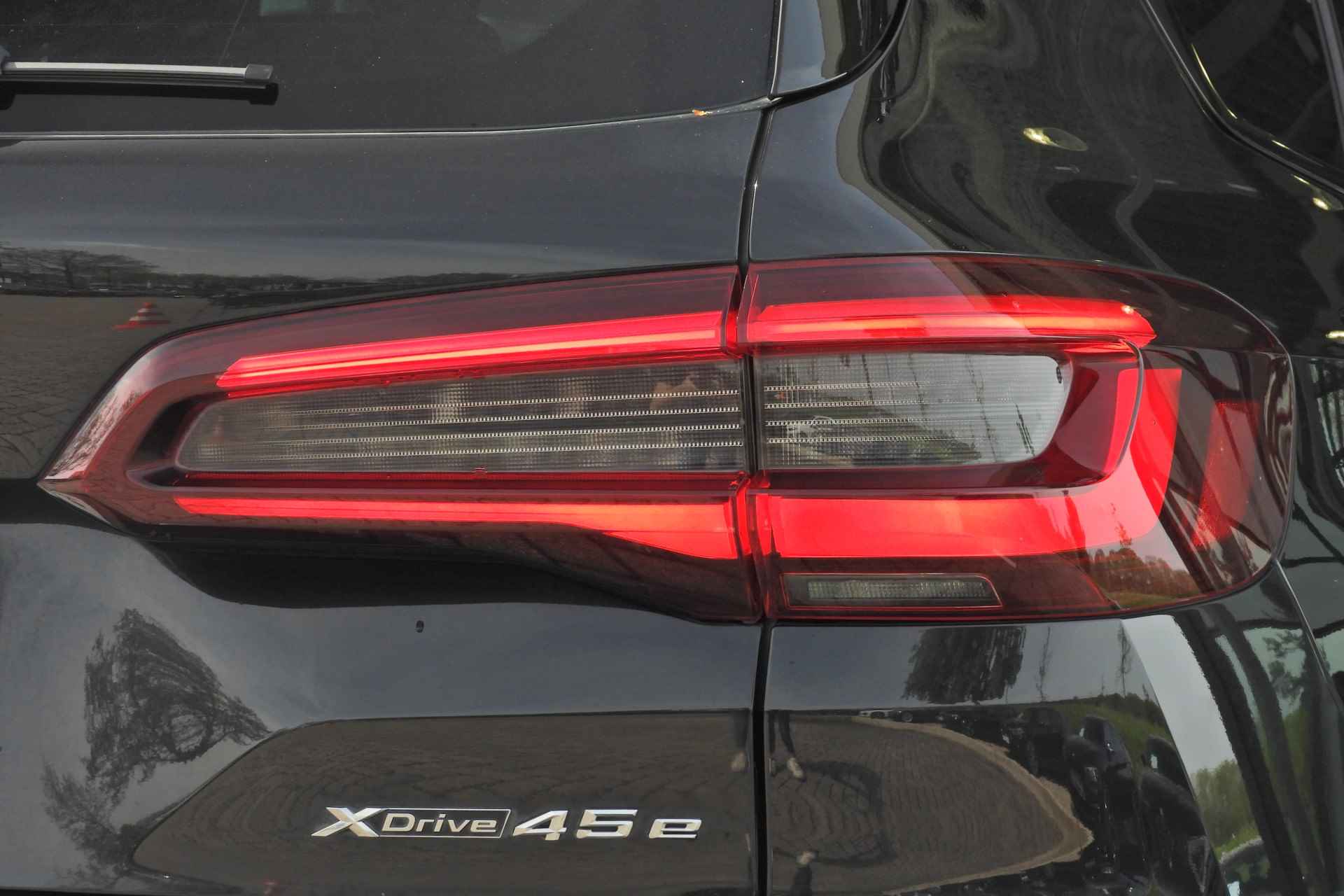 BMW X5 xDrive45e High Executive M Sport Automaat / Panoramadak / Trekhaak / Parking Assistant Plus / Head-Up / Comfort Access / Comfortstoelen / Leder - 17/42