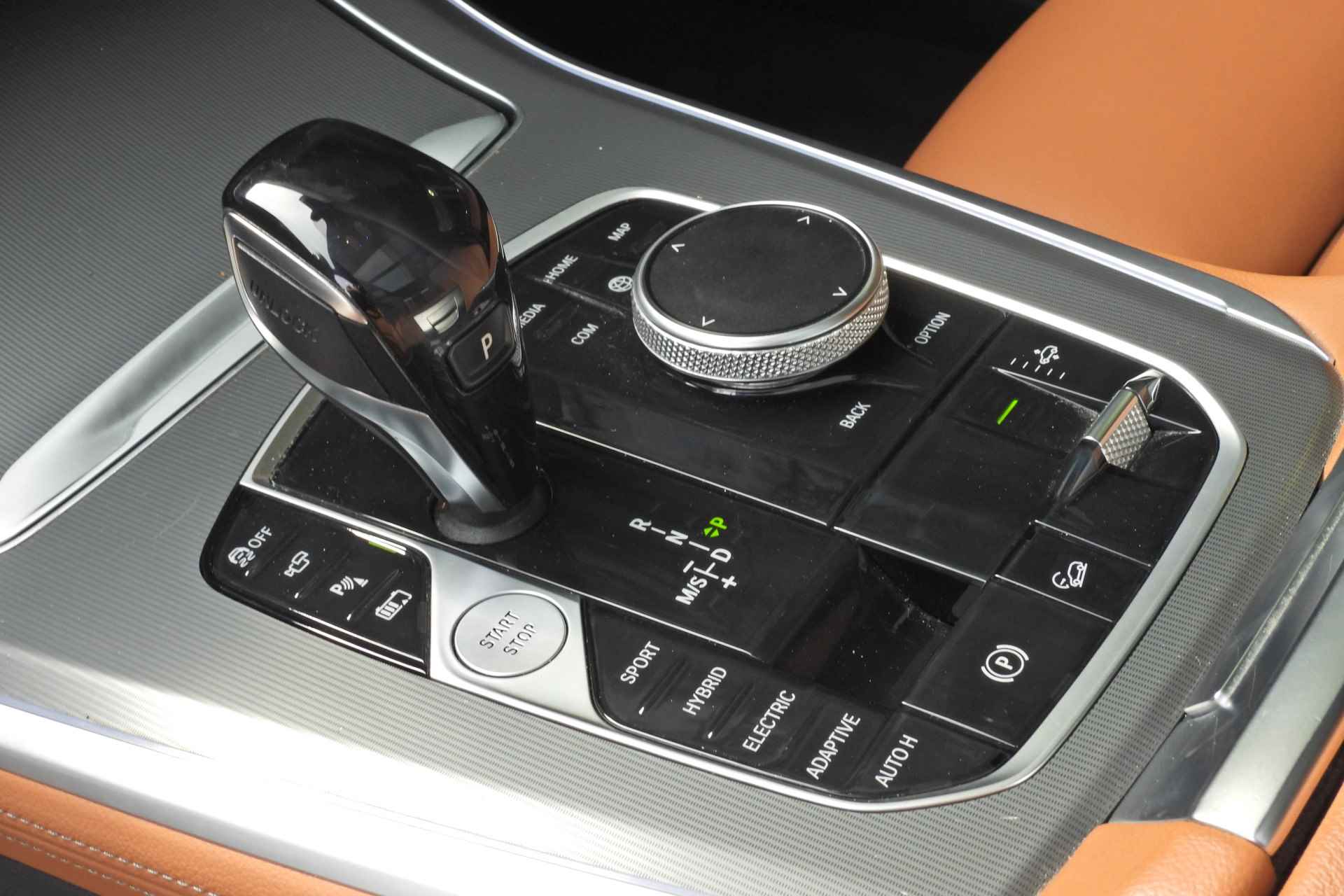 BMW X5 xDrive45e High Executive M Sport Automaat / Panoramadak / Trekhaak / Parking Assistant Plus / Head-Up / Comfort Access / Comfortstoelen / Leder - 21/42