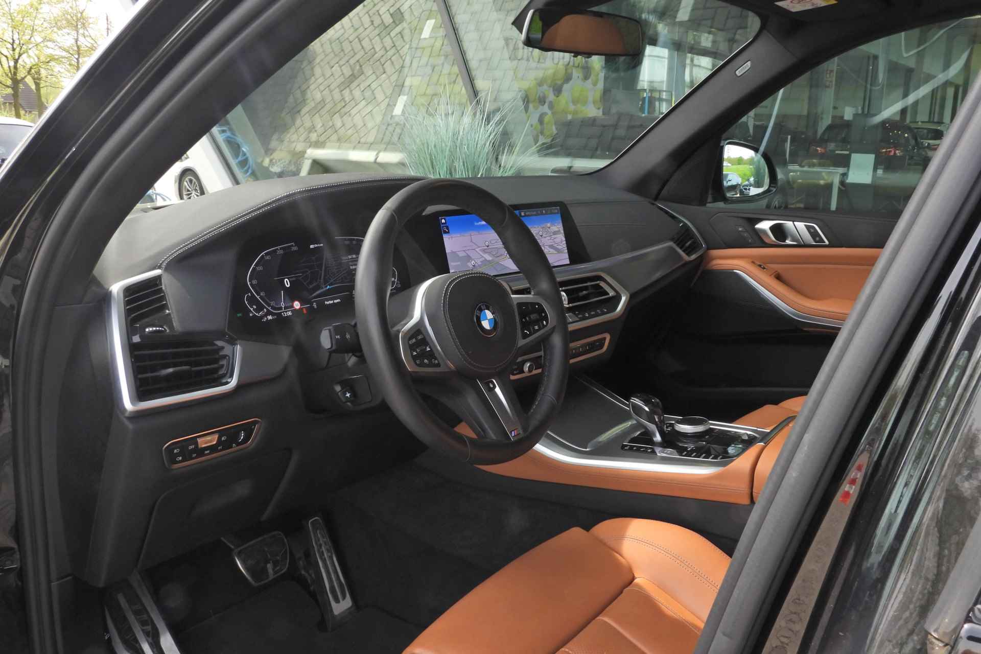 BMW X5 xDrive45e High Executive M Sport Automaat / Panoramadak / Trekhaak / Parking Assistant Plus / Head-Up / Comfort Access / Comfortstoelen / Leder - 22/42