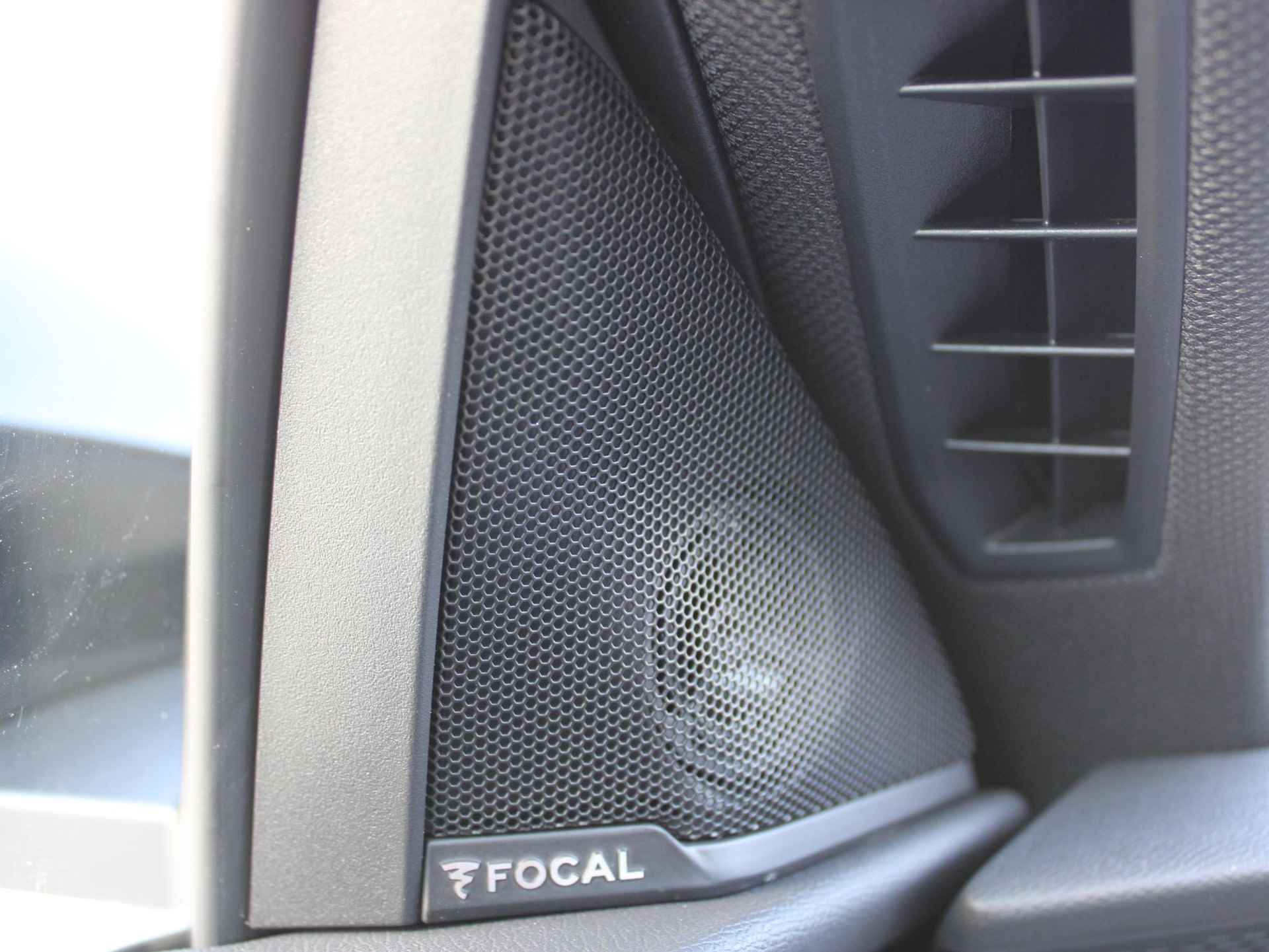 Peugeot e-3008 GT 73 kWh FOCAL / CAMERA / VOORRAAD - 30/32